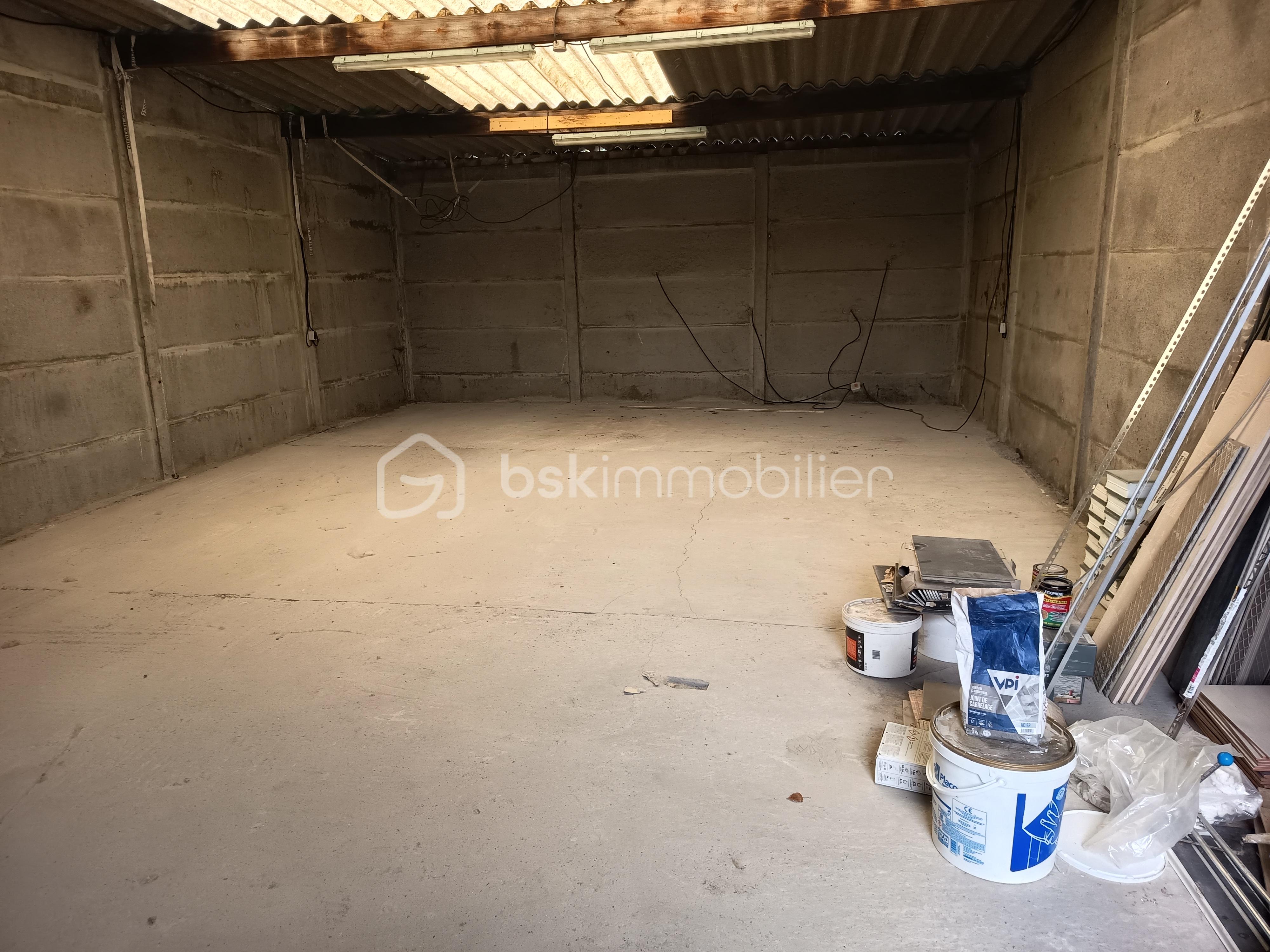 Maison de 132 m² - HB SEB hangar.jpg