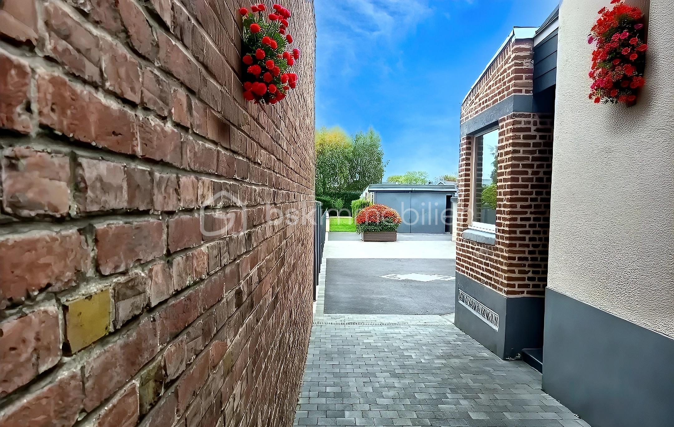 Maison de 132 m² - HB NEW PASSAGE COTE V HANGAR.jpg