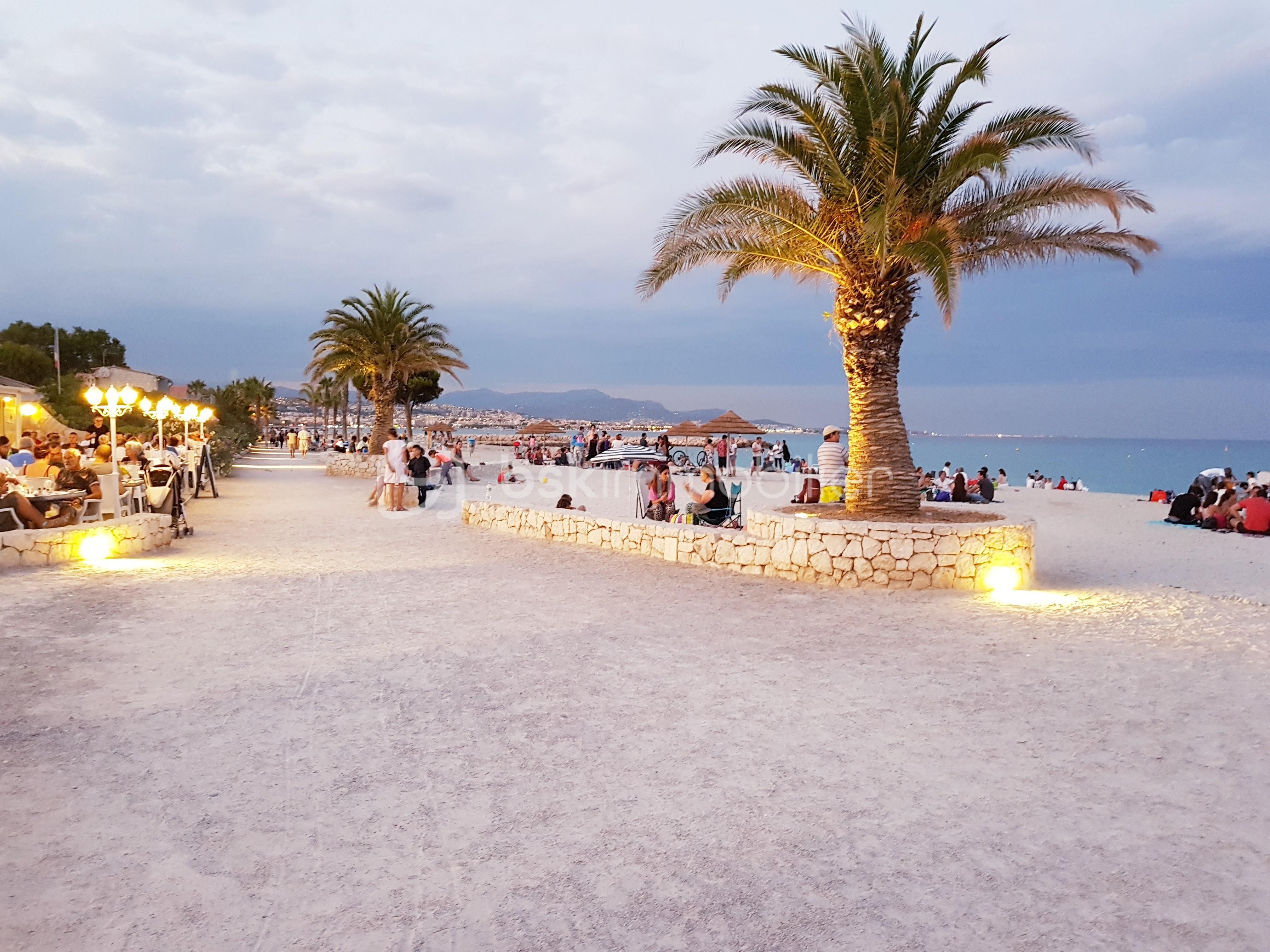 plage villeneuve loubet.jpg