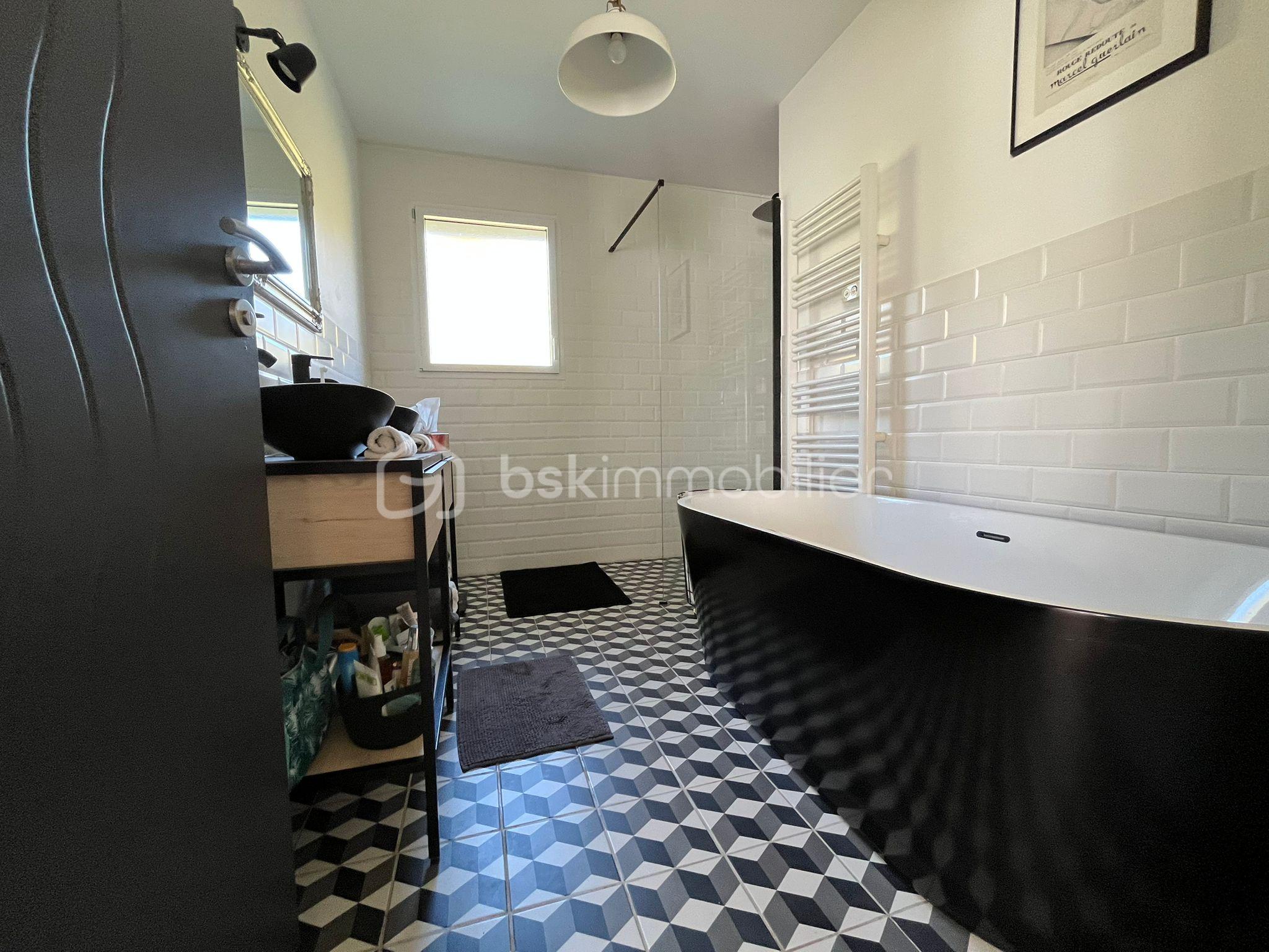 Maison contemporaine de 103 m² - IMG-20251021-WA0066.jpg