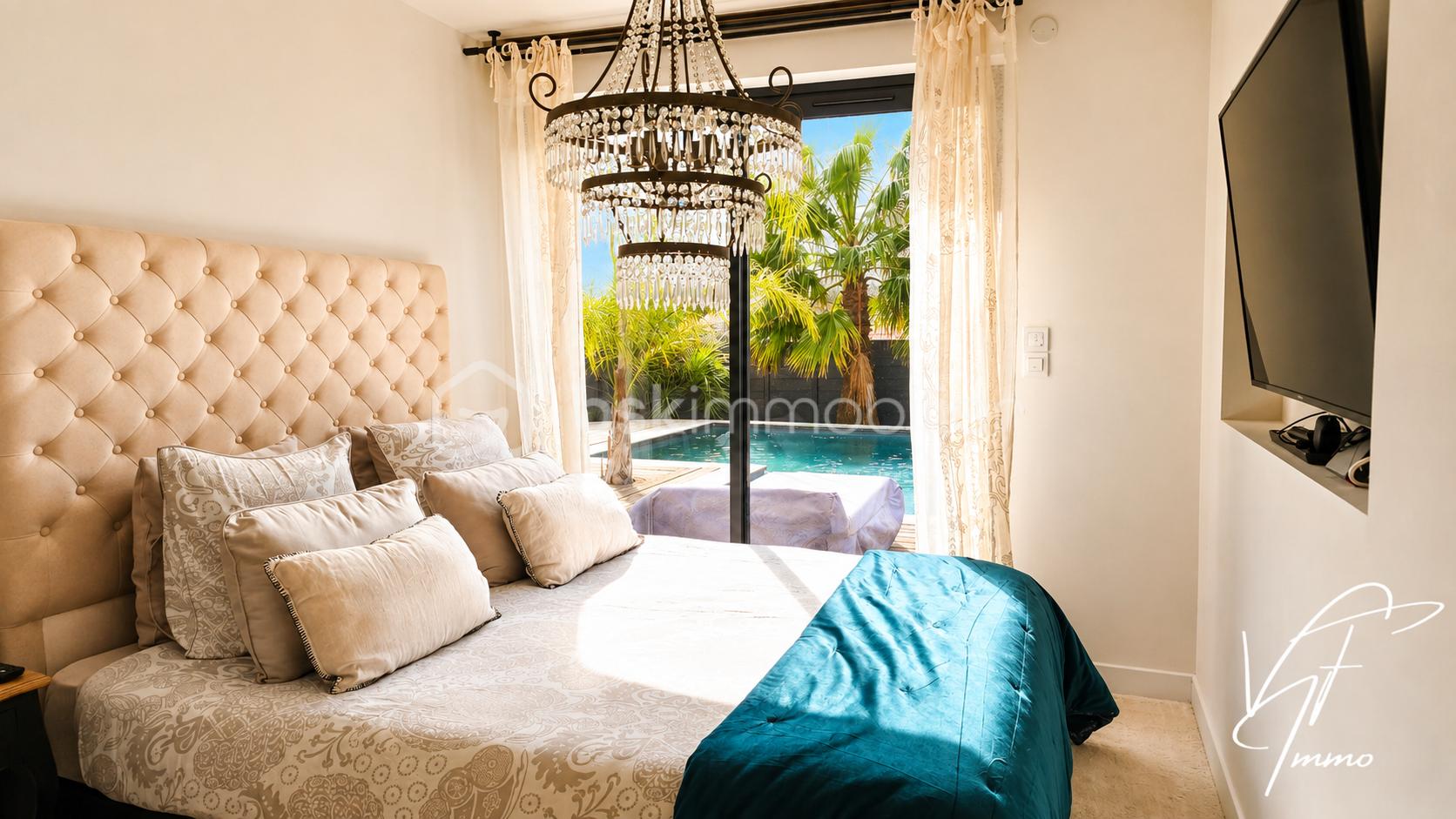 Chambre élégante avec vue sur piscine.png