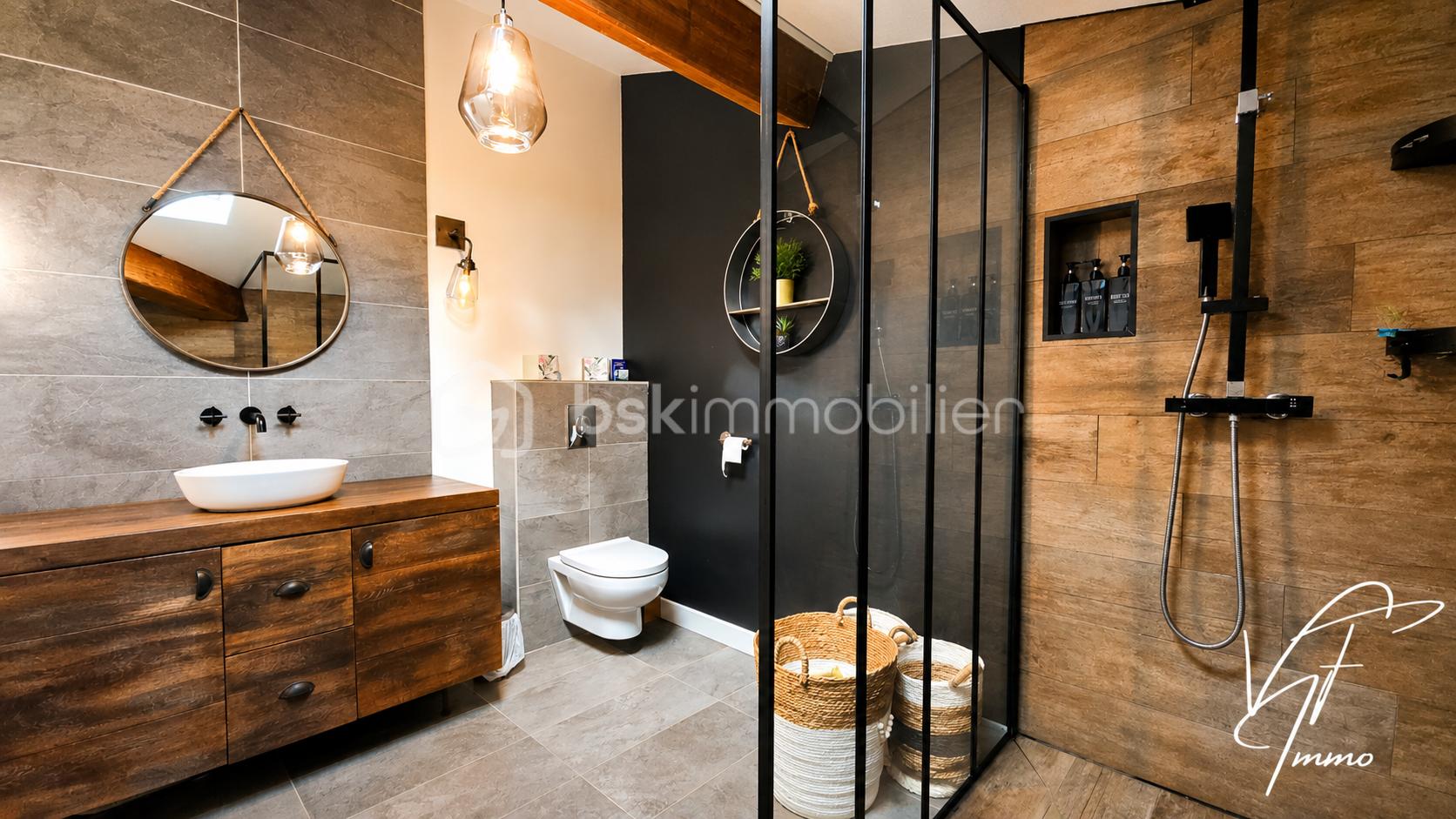 Salle de bain rustique moderne chaleureuse.png