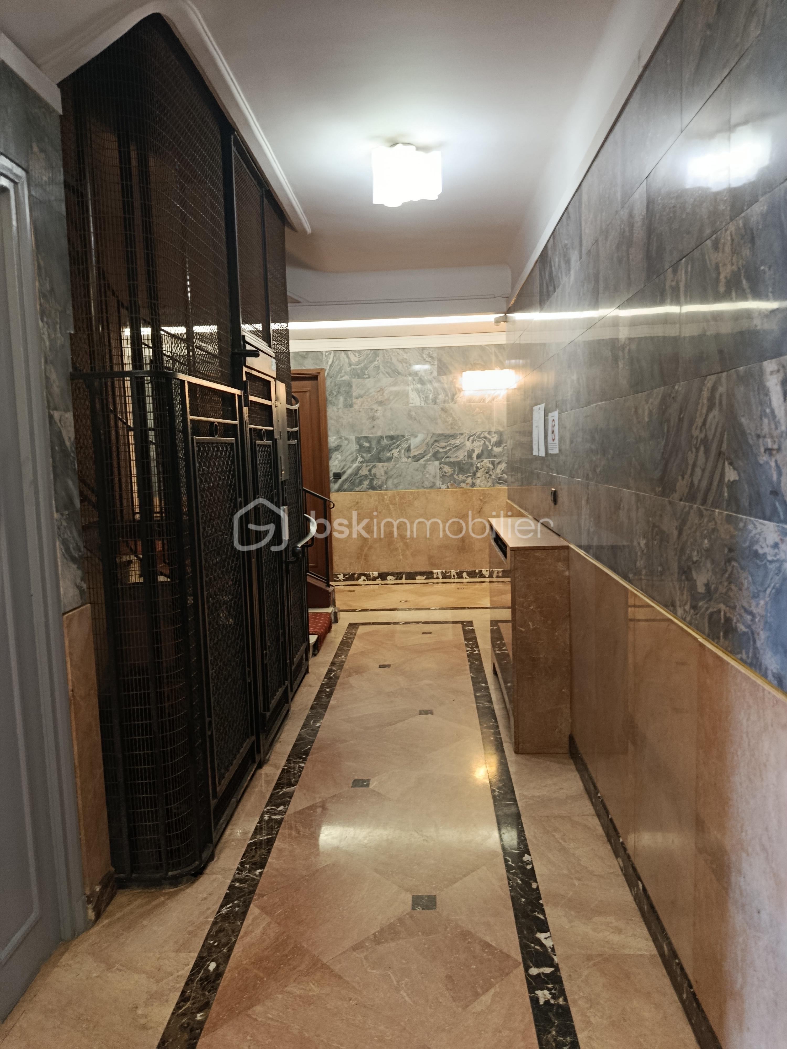 vue hall ascenseur saint cloud.jpg