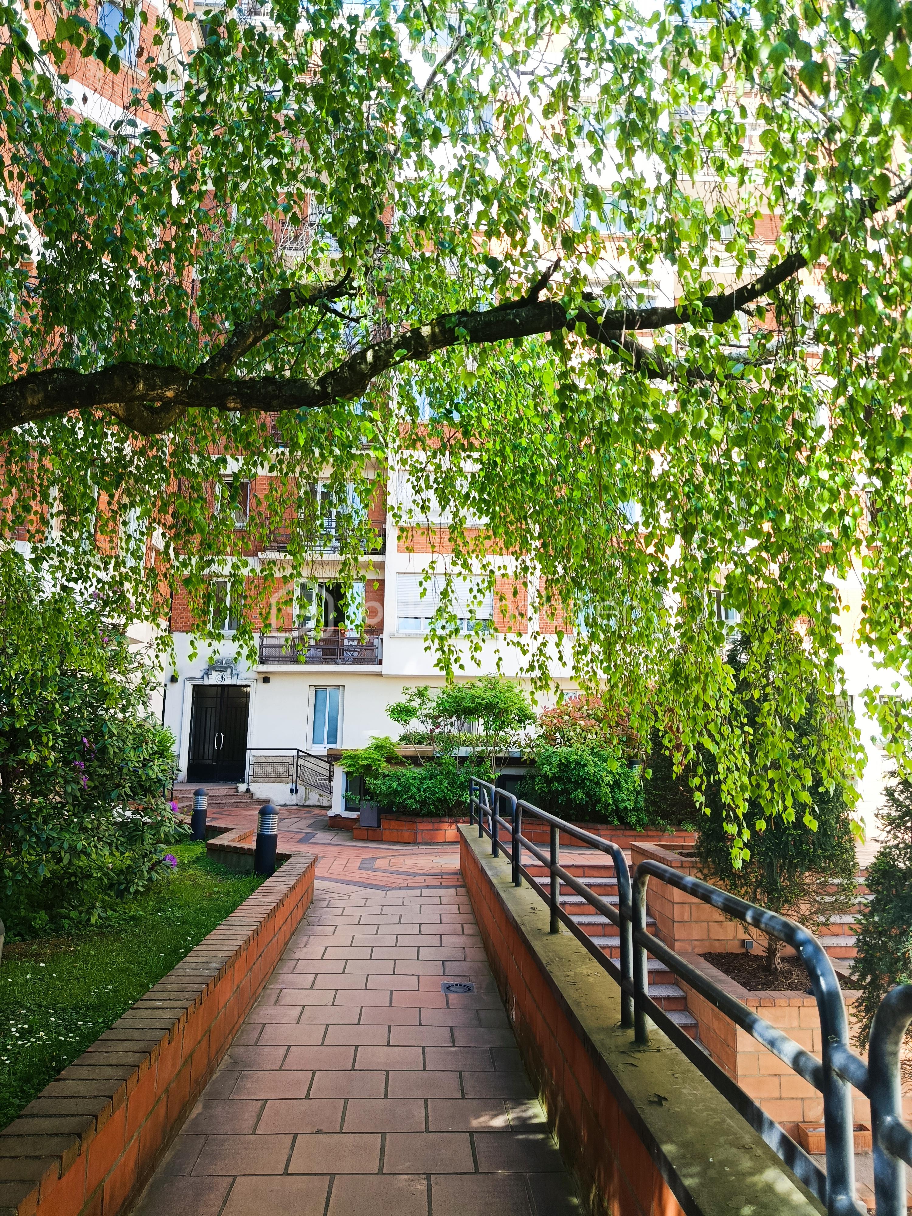 Photo exterieur st cloud 2.jpg