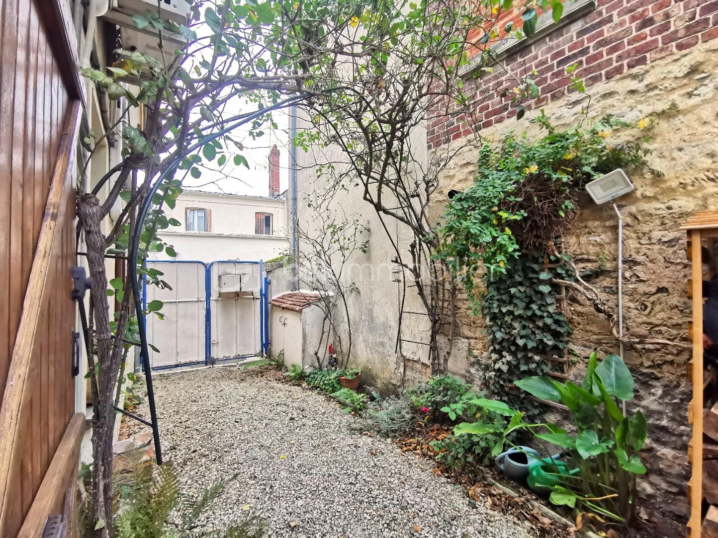 Maison de 98 m² - Cour1.jpg