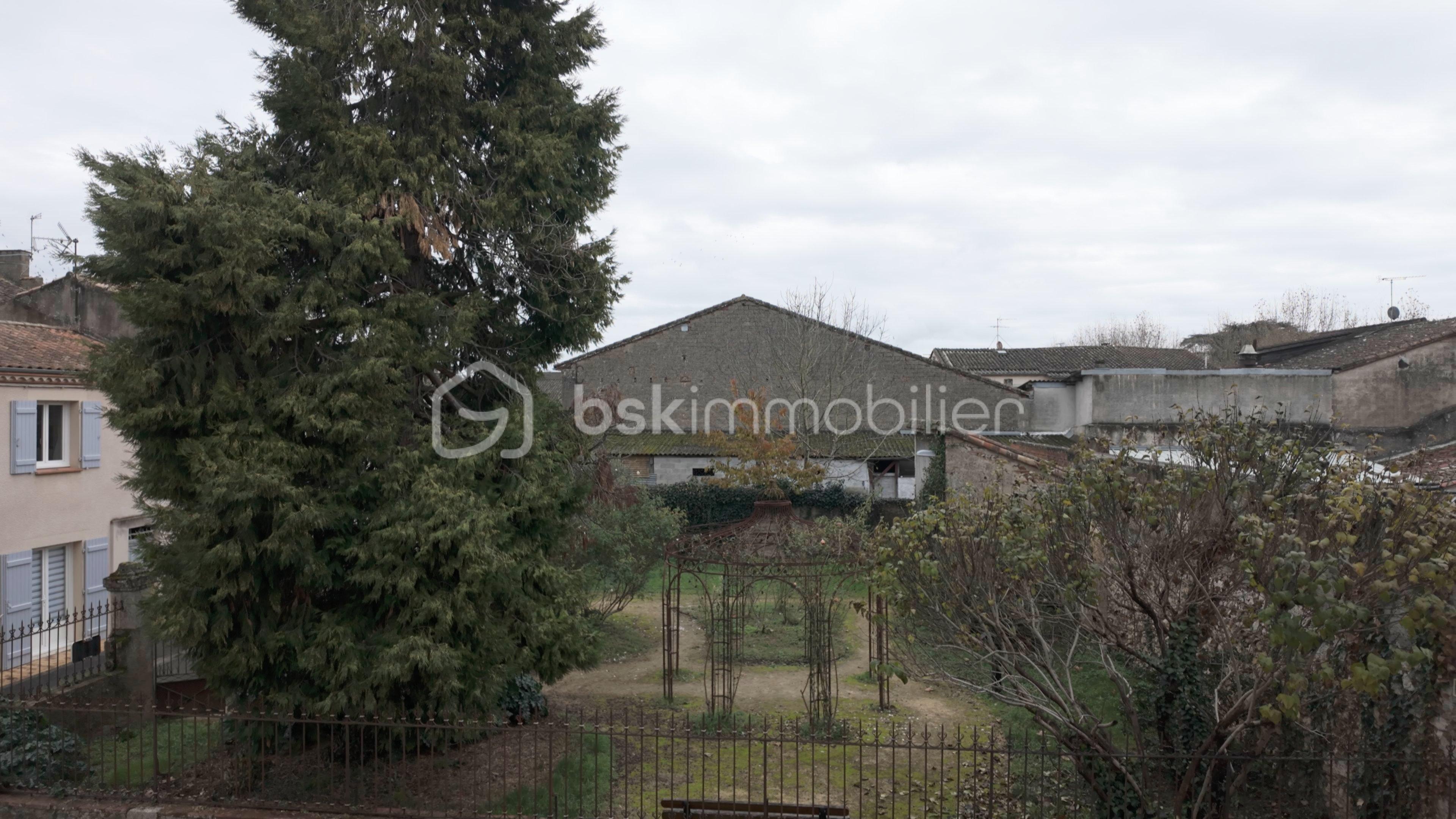 Maison de 105 m² -  maison-caudecoste-105m2-terrasse.jpg