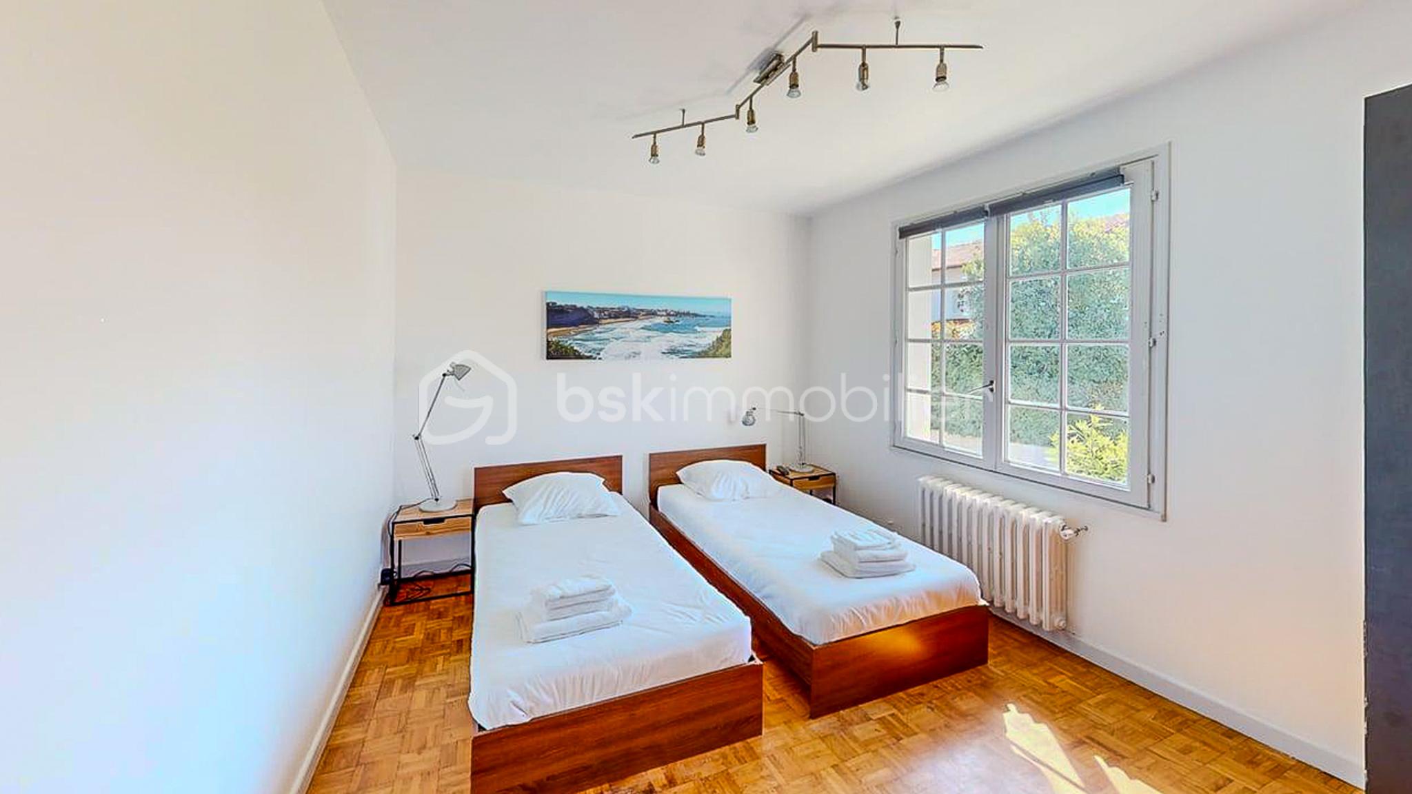 Maison-avec-jardin-et-garage-Guethary-Bedroom 1.jpg