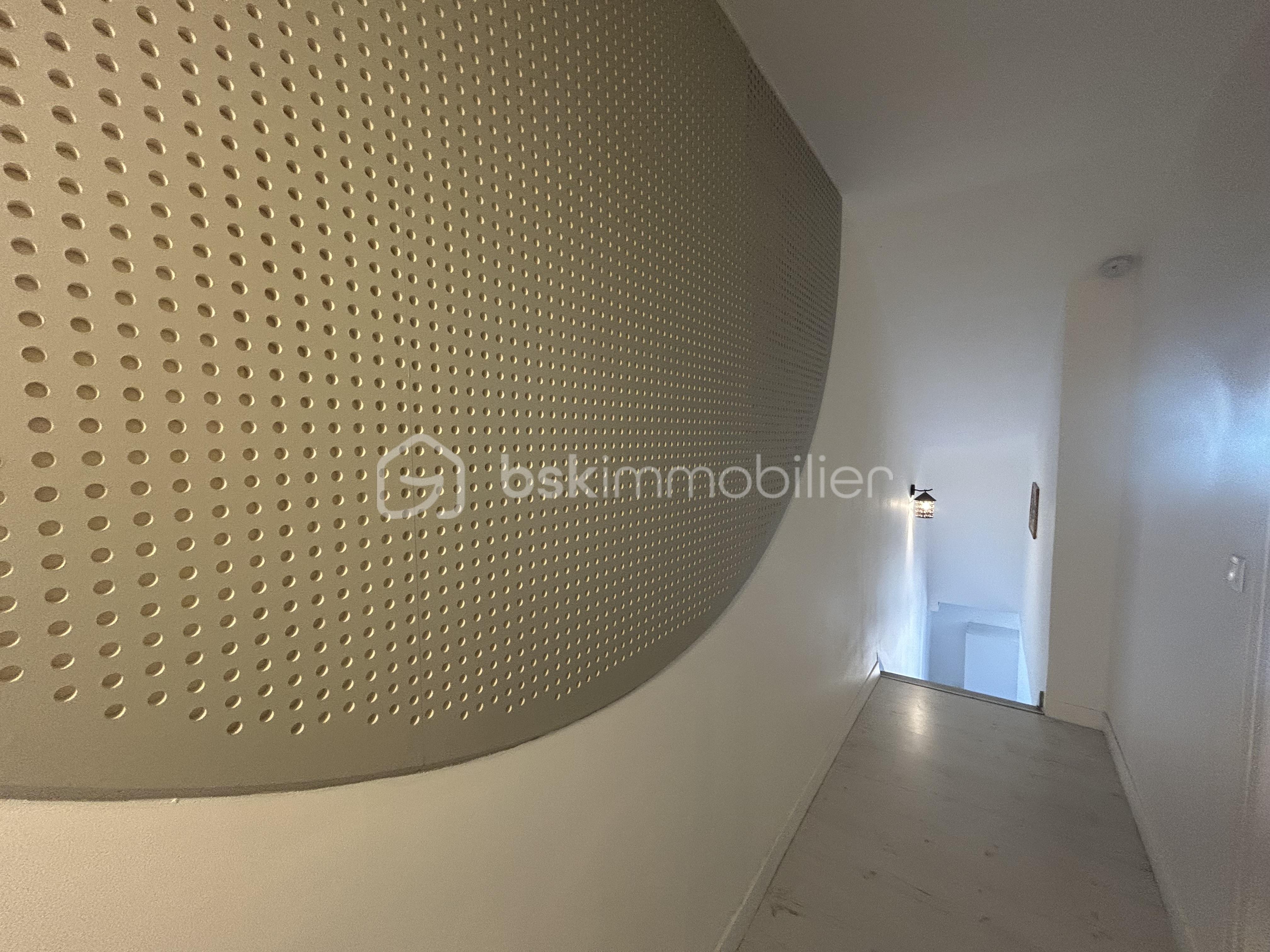 Appartement de 90 m² - Appartement La cote St Andre - Les Halles - Photo couloir 2.jpg.jpeg