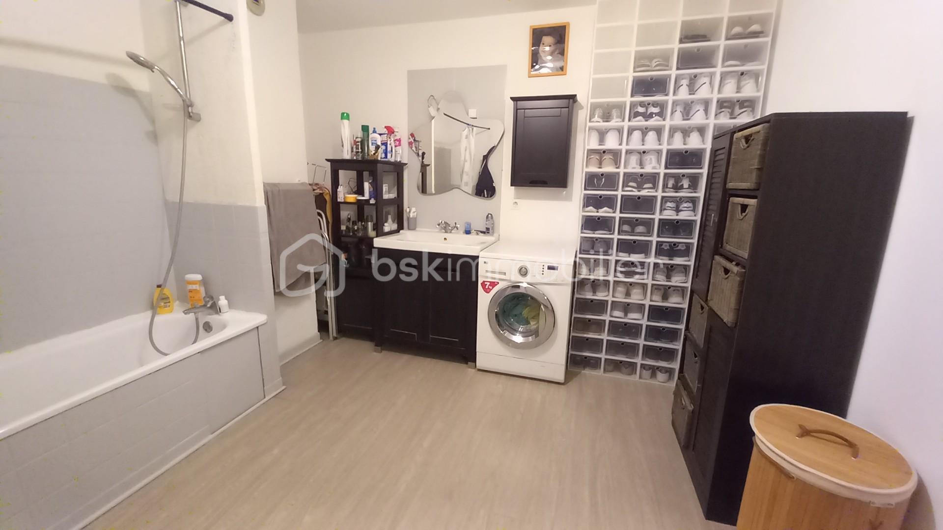 Appartement de 90 m² - Appartement La Côte St André La Halle - Sdb.jpg
