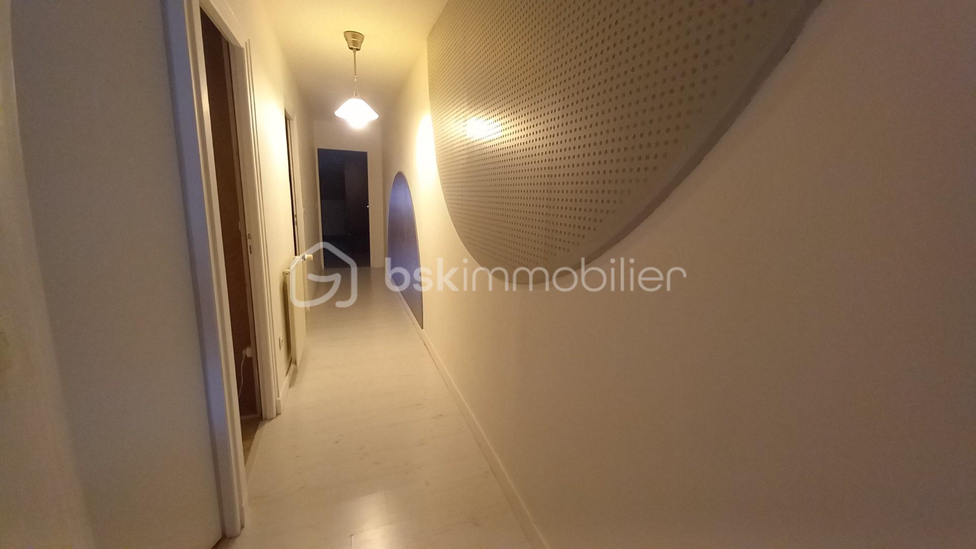 Appartement de 90 m² - Appartement La cote St Andre - Les Halles - Photo Couloir.jpg