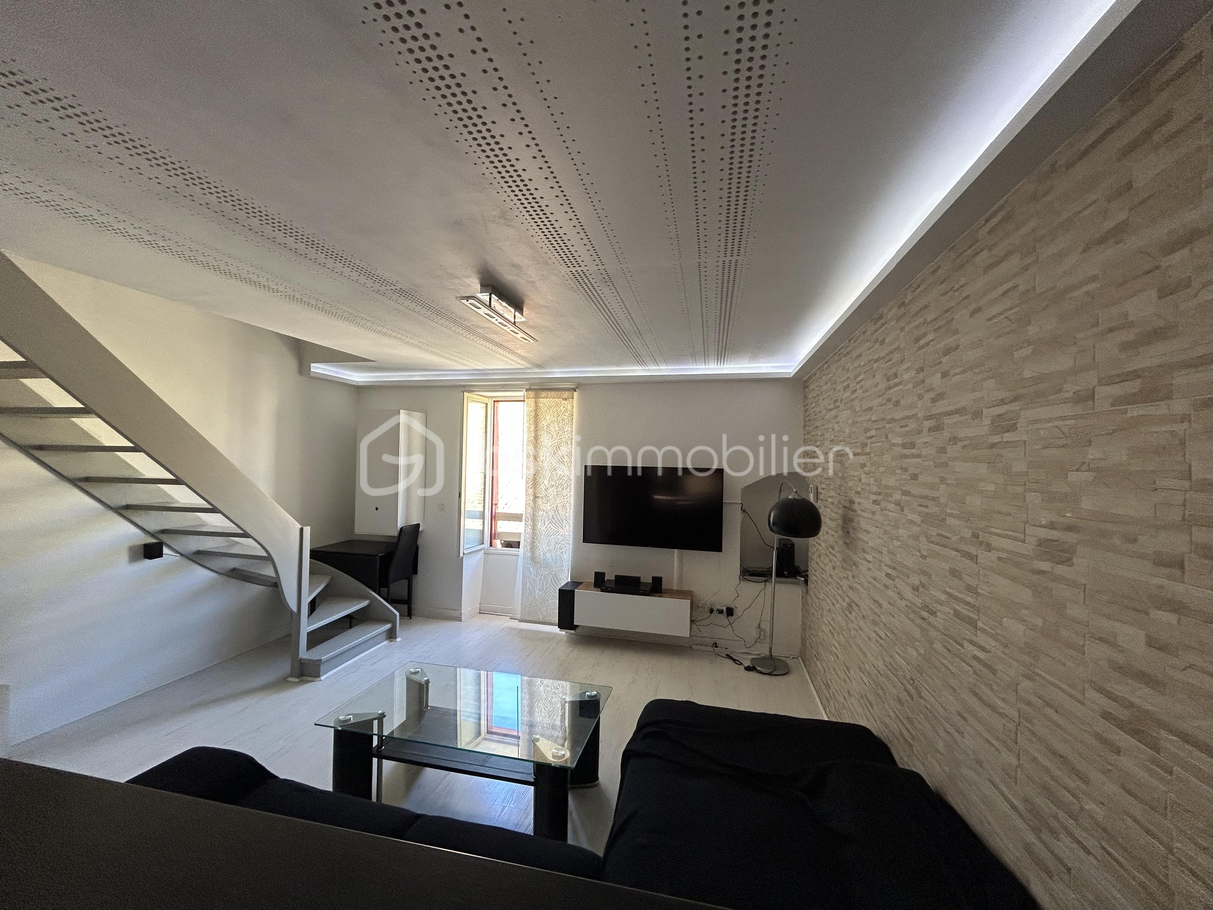 Appartement de 90 m² - Appartement La cote St Andre - Les Halles - Photo salon 8.jpg.jpeg