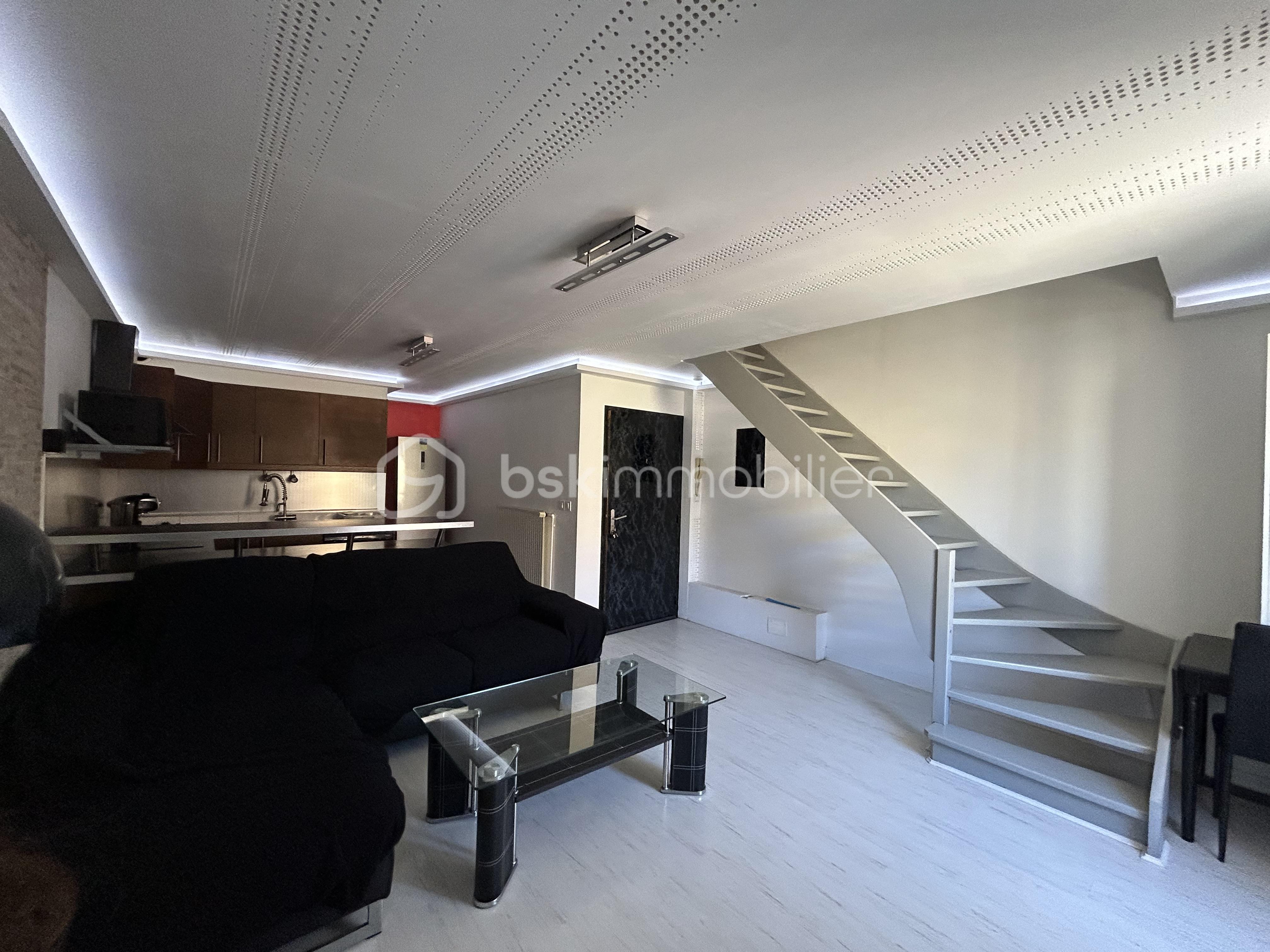 Appartement de 90 m² - Appartement La cote St Andre - Les Halles - Photo salon 7.jpg.jpeg