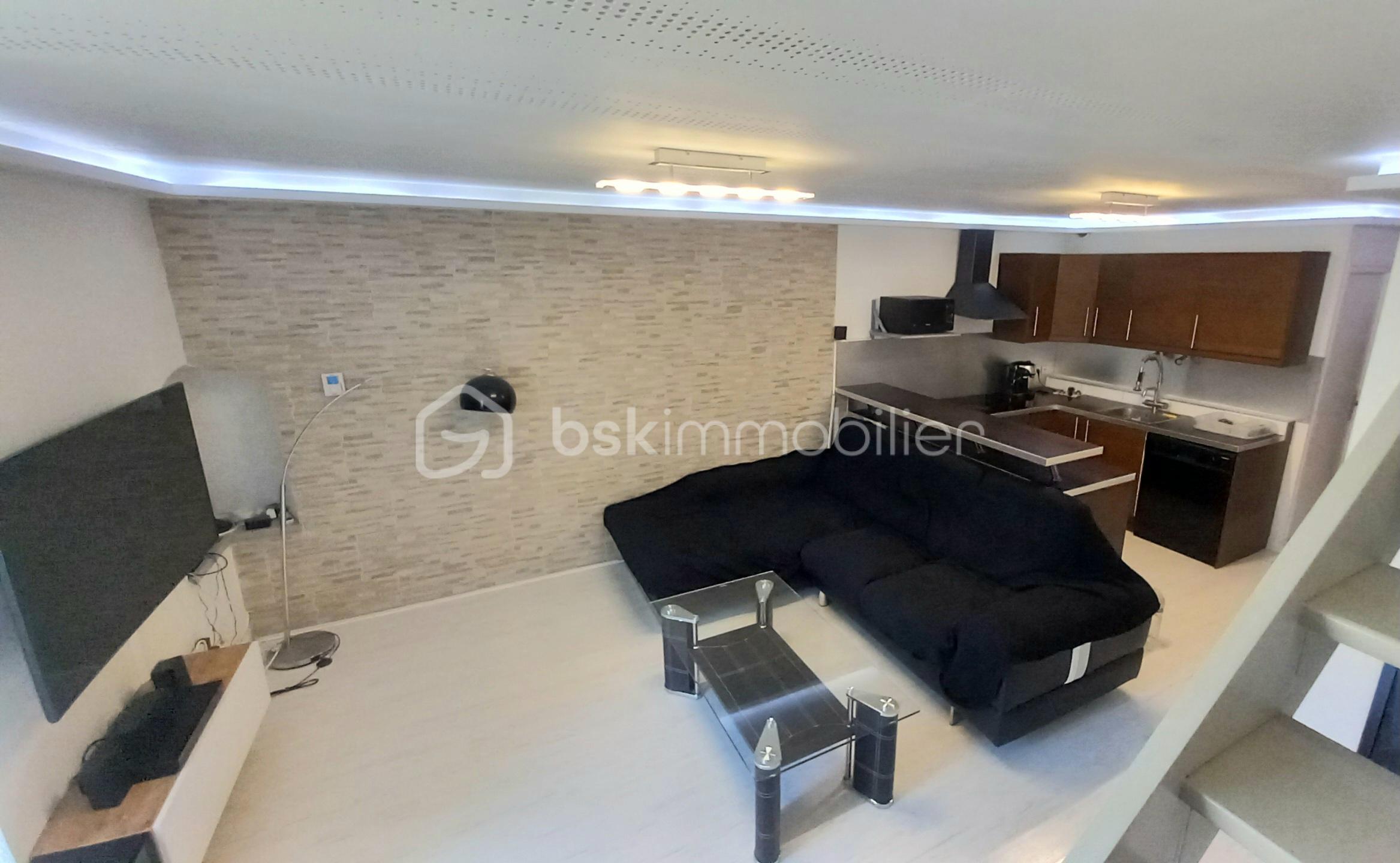 Appartement de 90 m² - Appartement La Côte St André Les Halles Photo Salon 9.jpg
