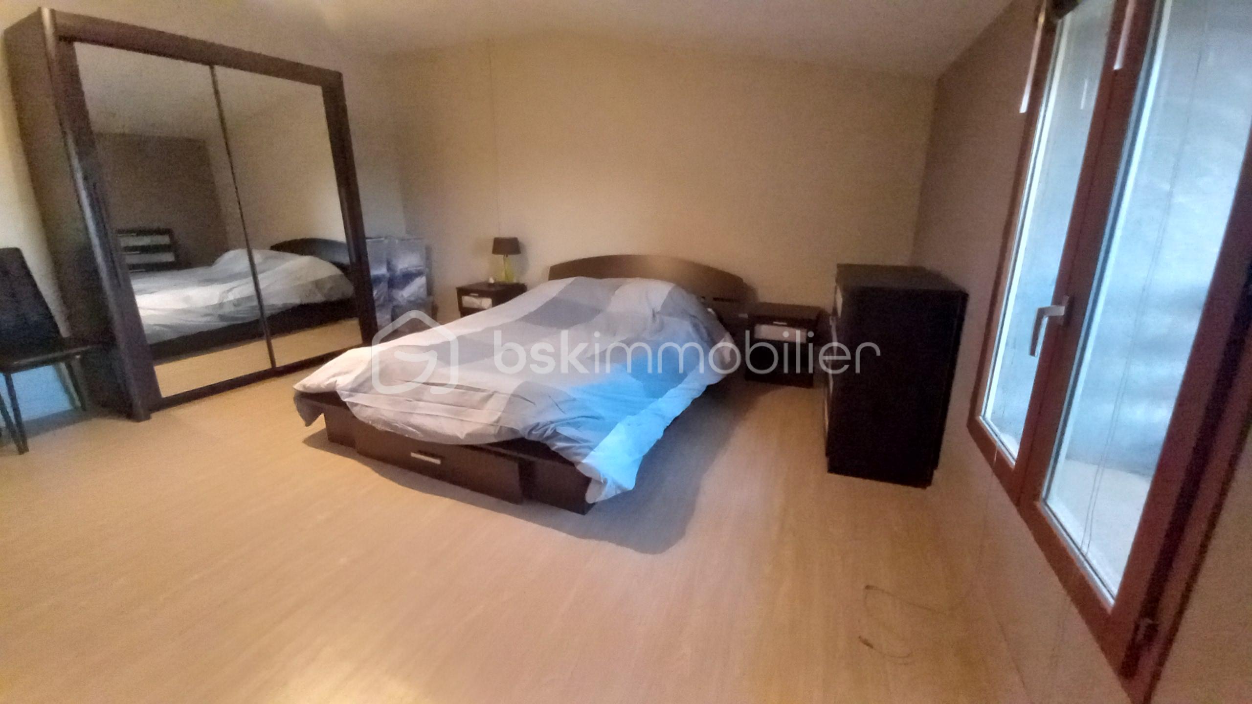 Appartement de 90 m² - Appartement La Cote St André Les Halles Chambre 2.3.jpg