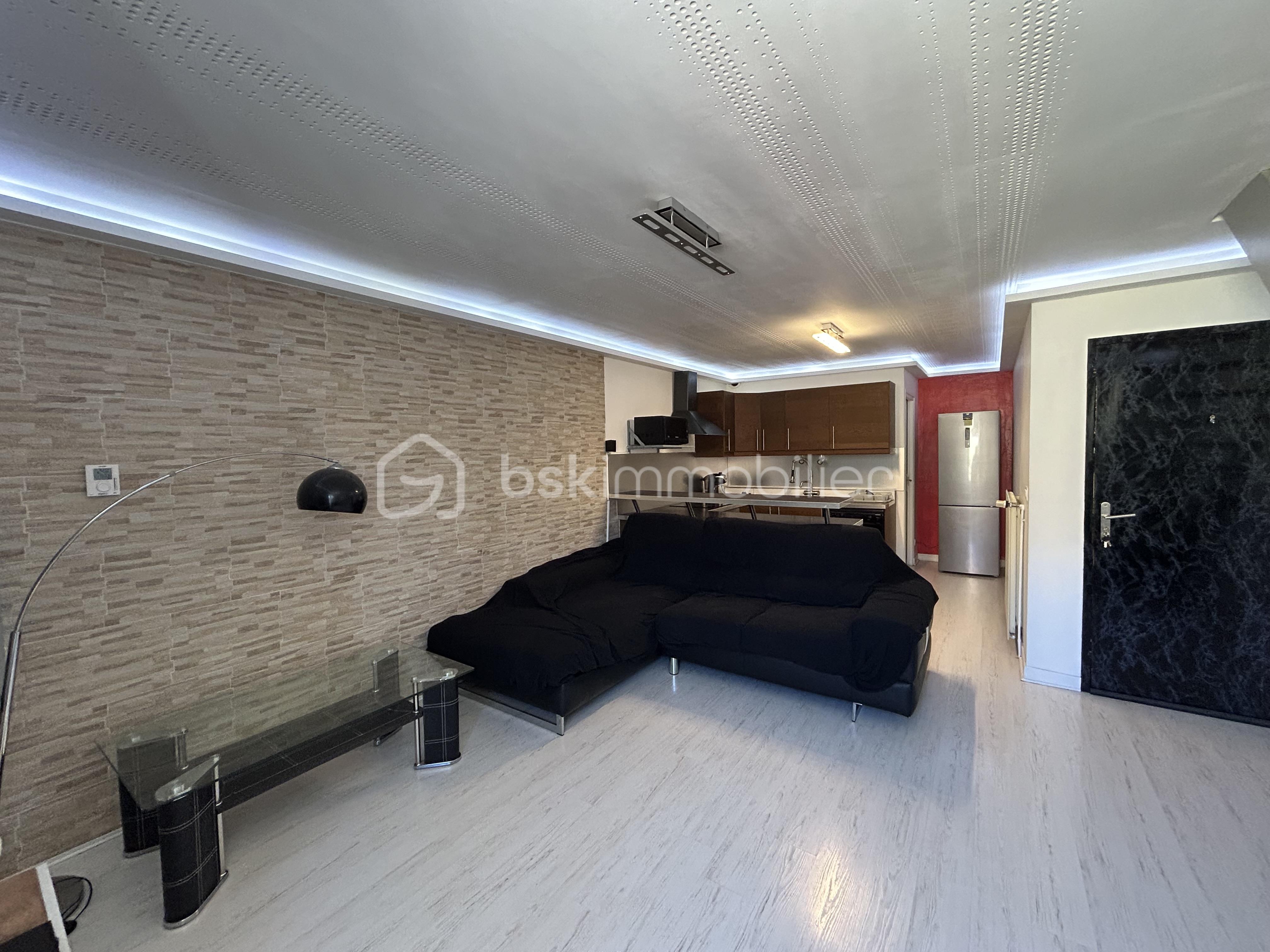 Appartement de 90 m² - Appartement La cote St Andre - Les Halles - Photo salon 14.jpg.jpeg