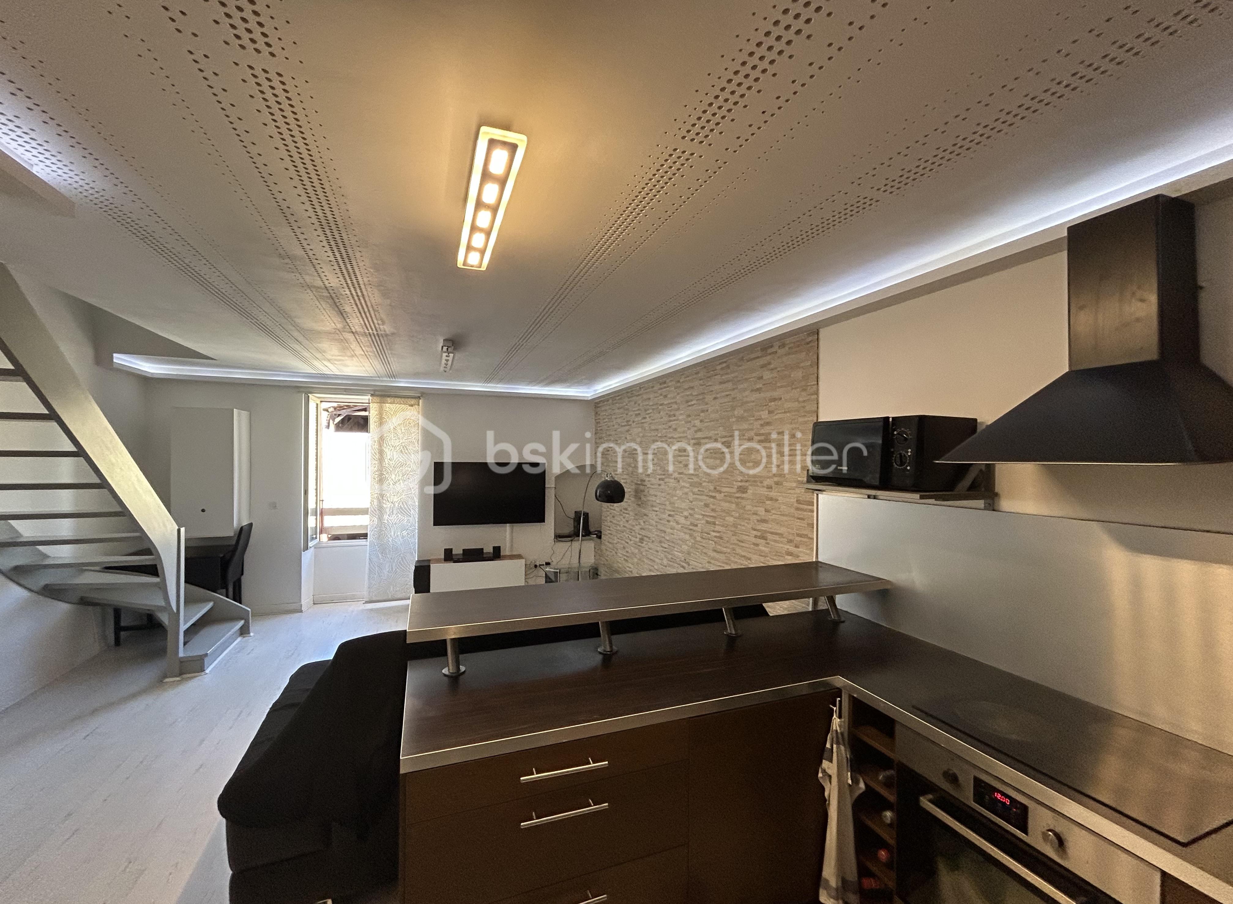 Appartement de 90 m² - Appartement La cote St Andre - Les Halles - Photo cuisine 2.jpg.jpeg