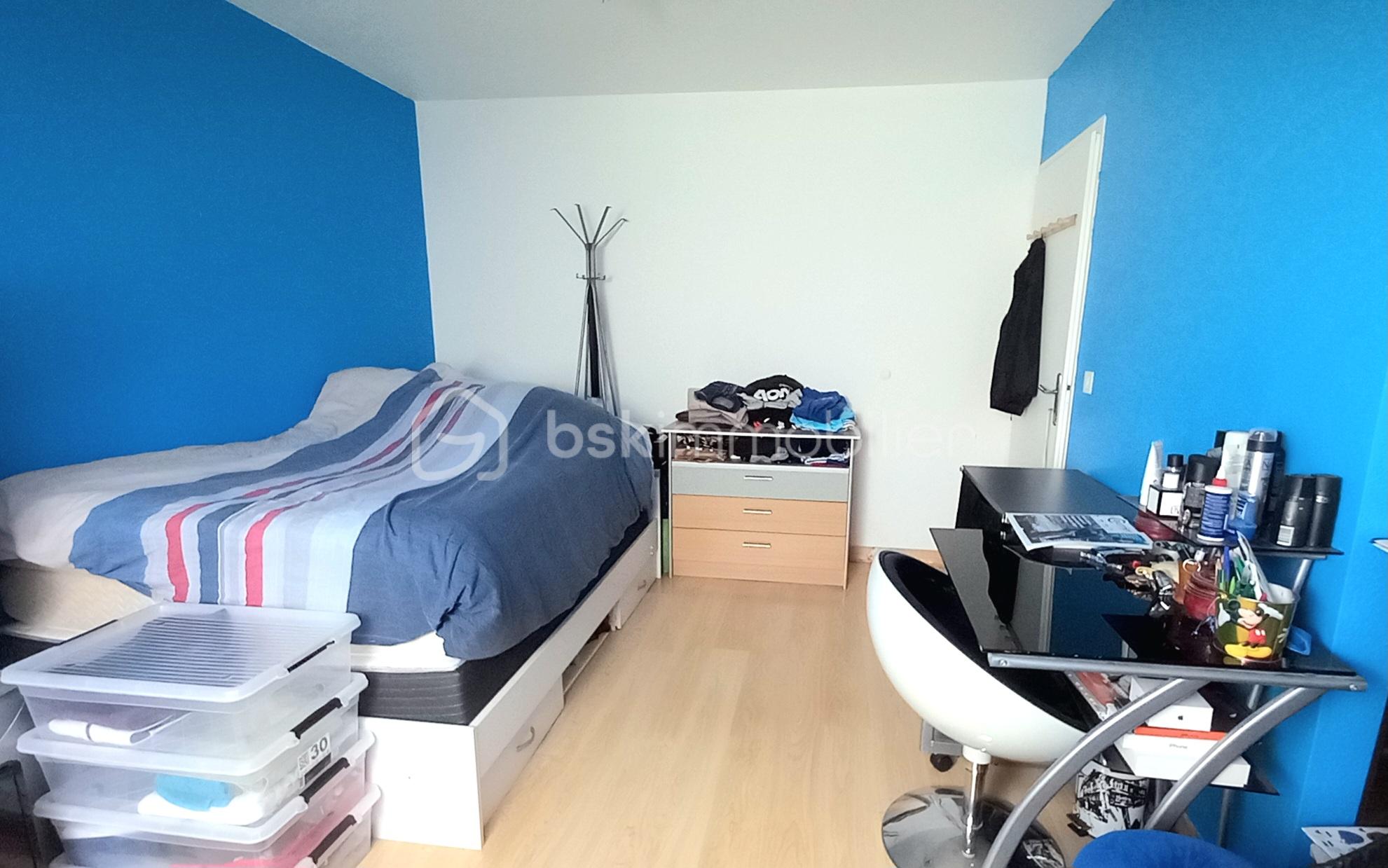 Appartement de 90 m² - Appartement La Côte St André Résidence du Parc Chambre 1.2.jpg