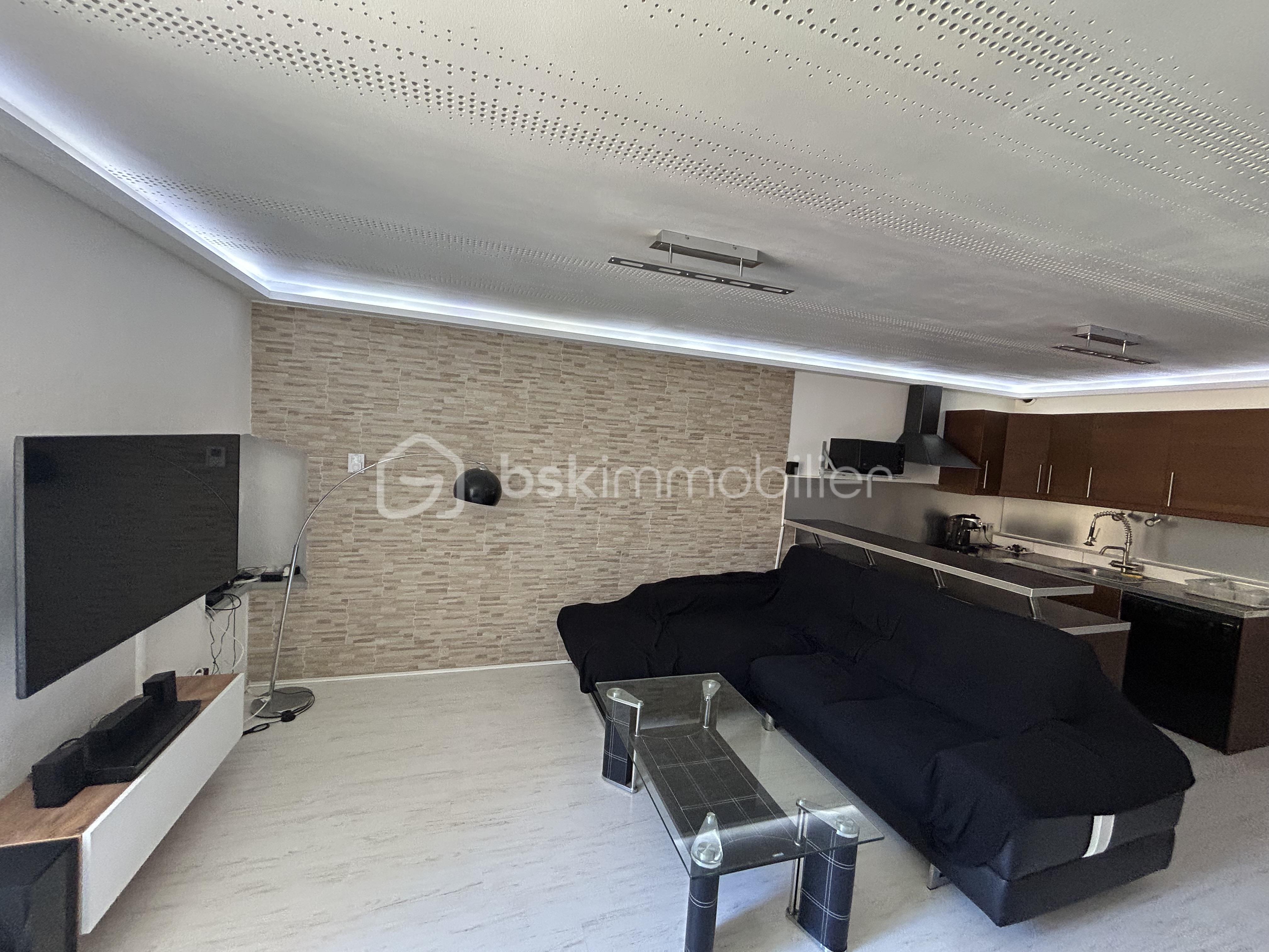 Appartement de 90 m² - Appartement La cote St Andre - Les Halles - Photo salon 5.jpg.jpeg