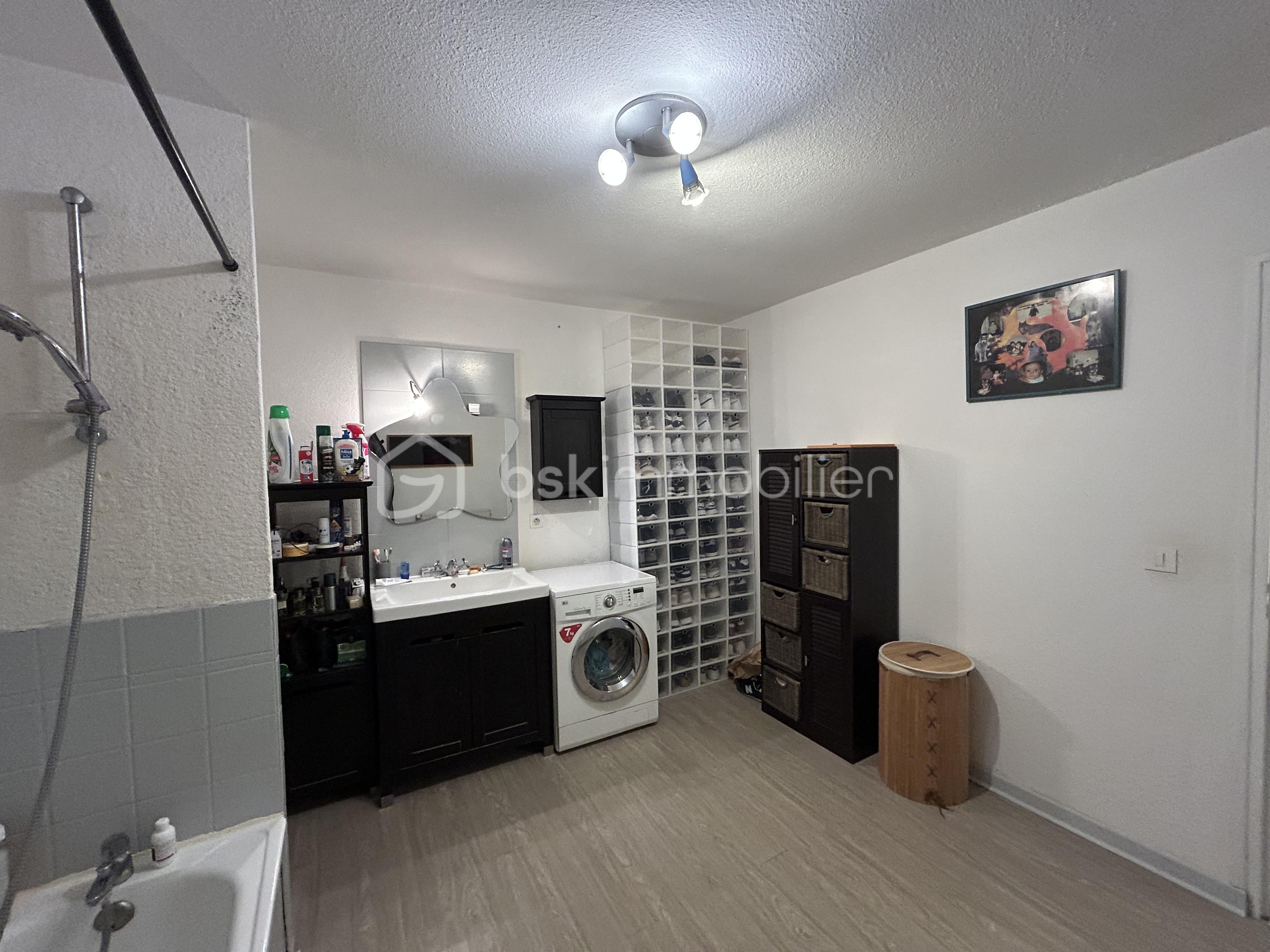 Appartement de 90 m² - Appartement La cote St Andre - Les Halles - Photo Sdb 2.jpg.jpeg