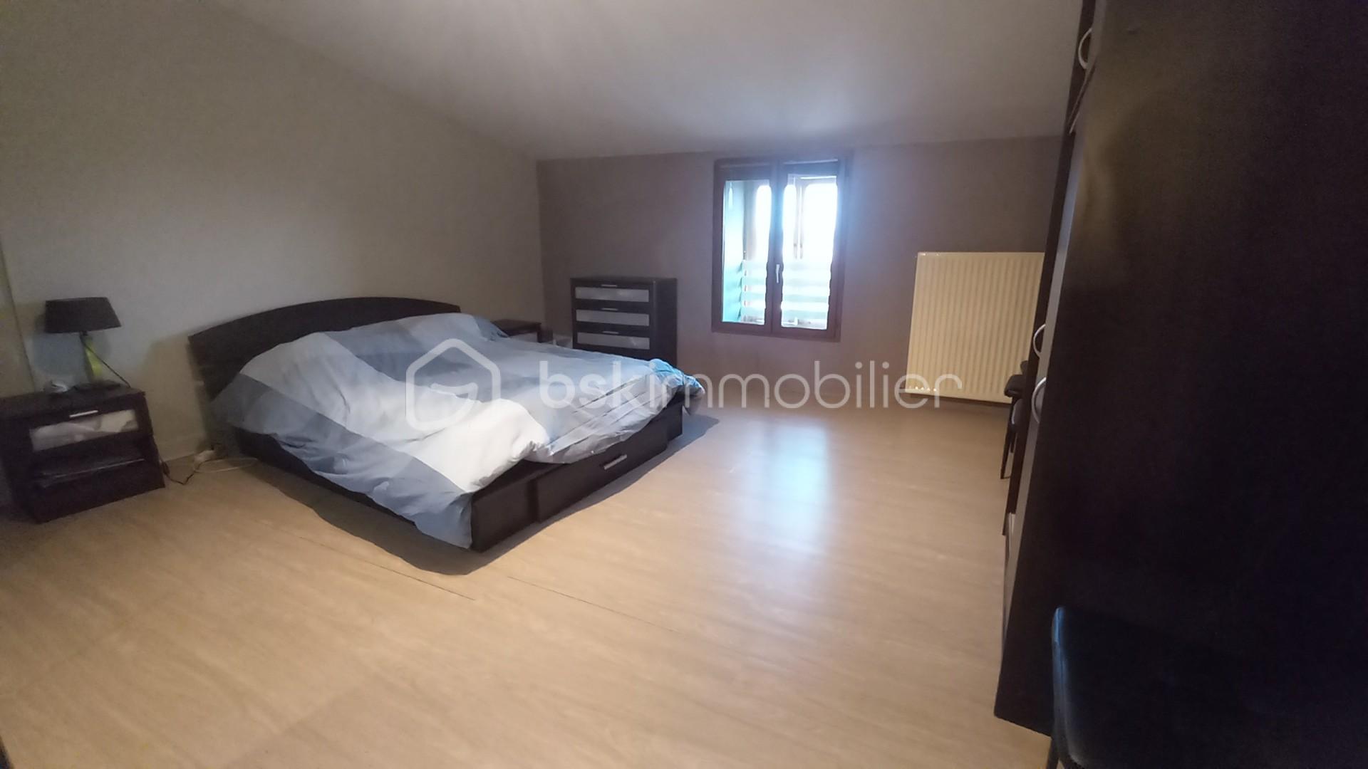 Appartement de 90 m² - Appartement La cote St Andre - Les Halles - Photo Chambre 2.2.jpg