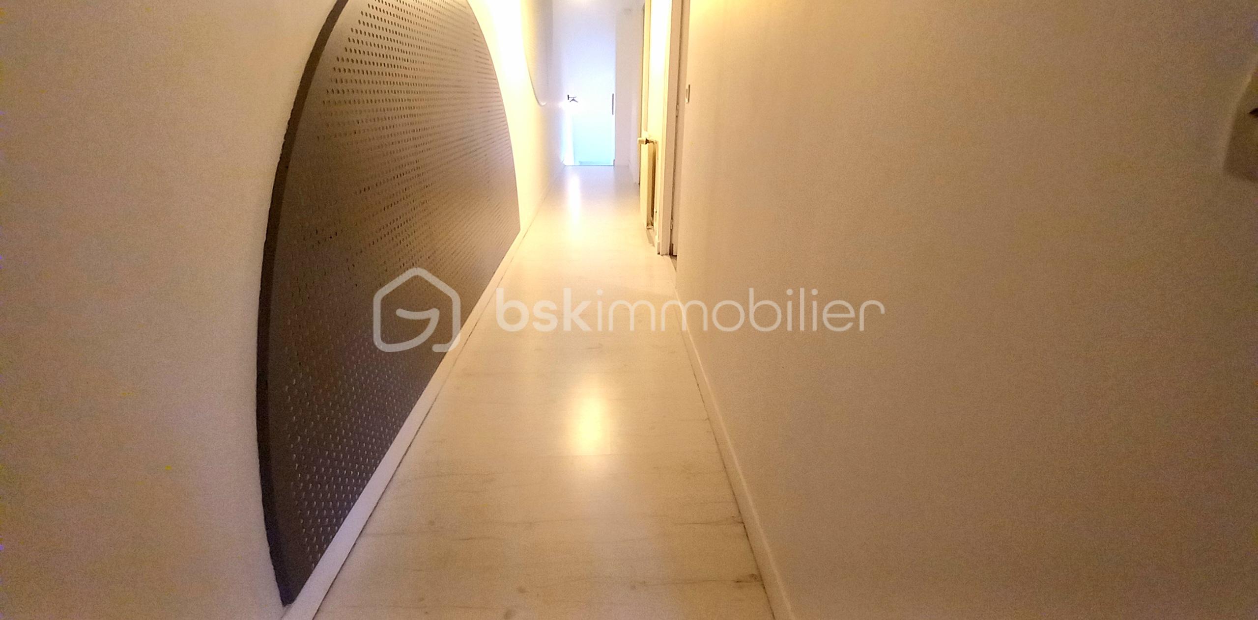 Appartement de 90 m² - Appartement La cote St Andre - Les Halles - Photo couloir 1.jpg