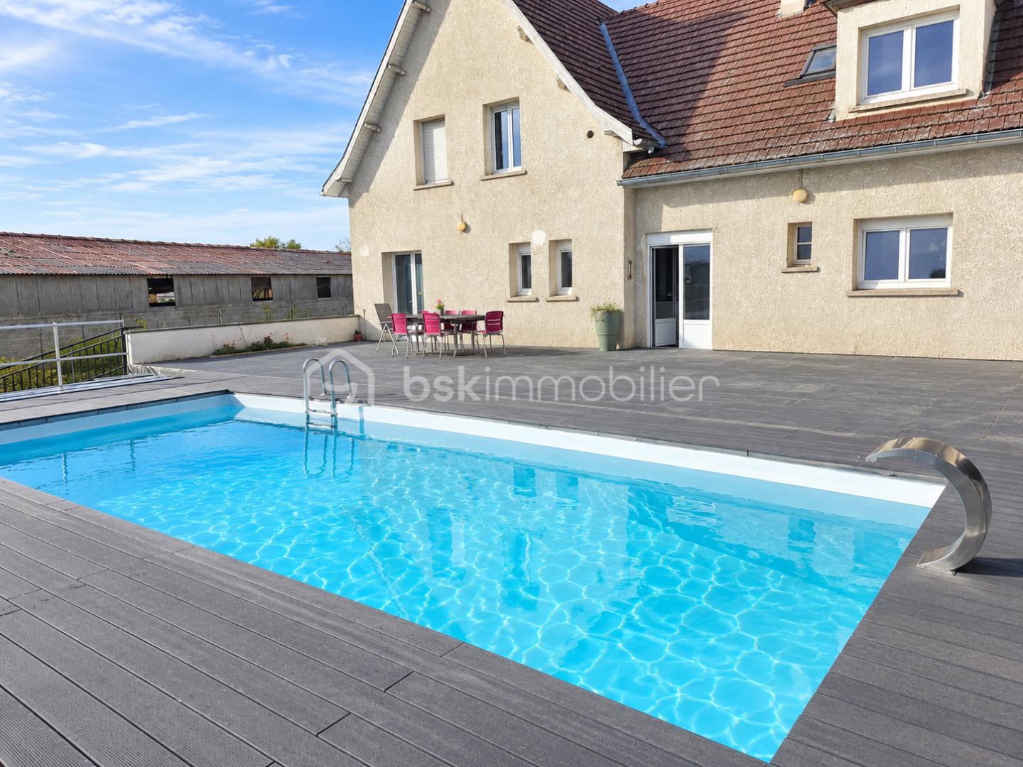 Maison 9 pièces 287 m² · à Tricot · 287 m² · 535 000 €