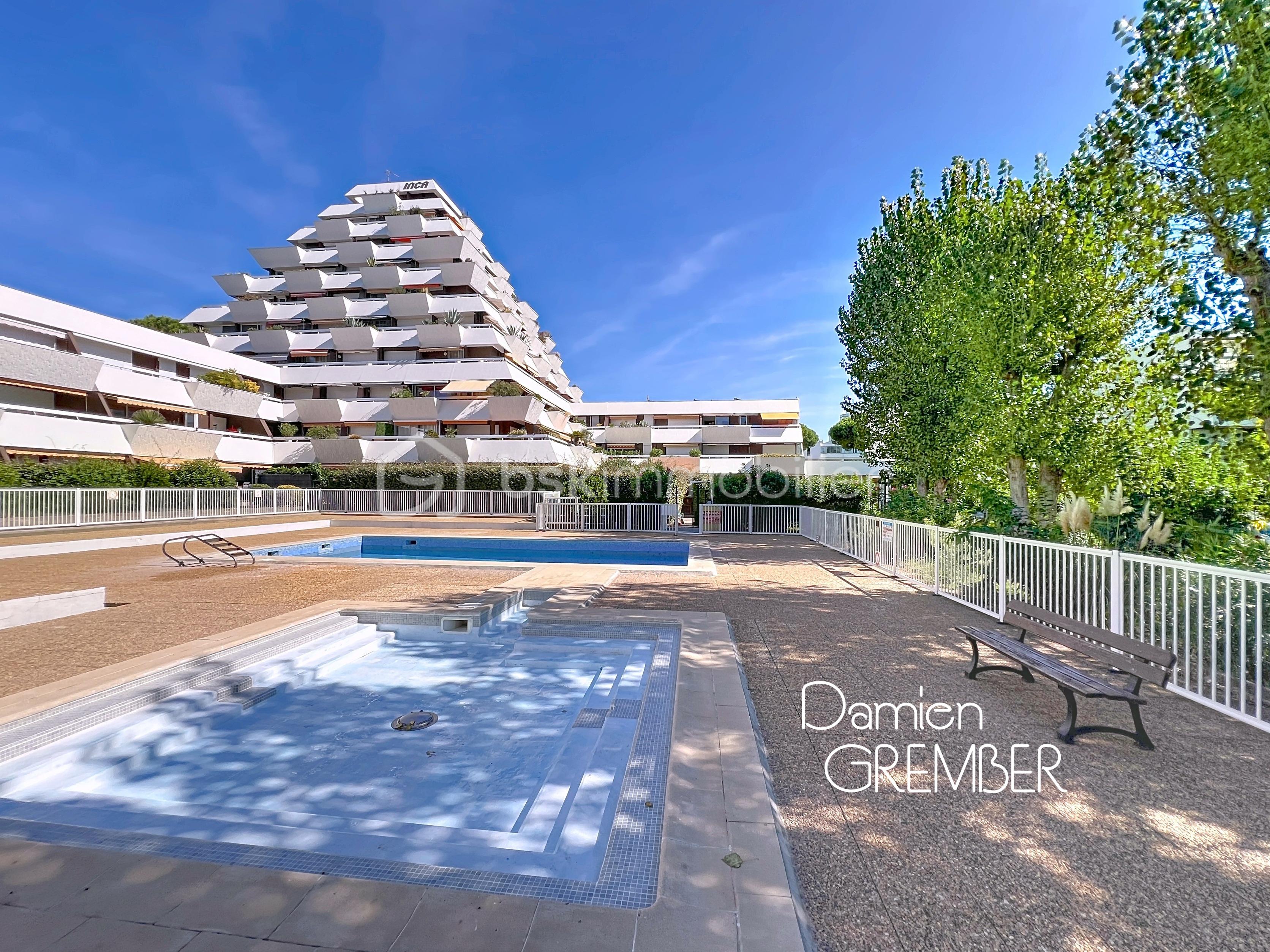 Appartement de 60,75 m² - Piscine.jpg