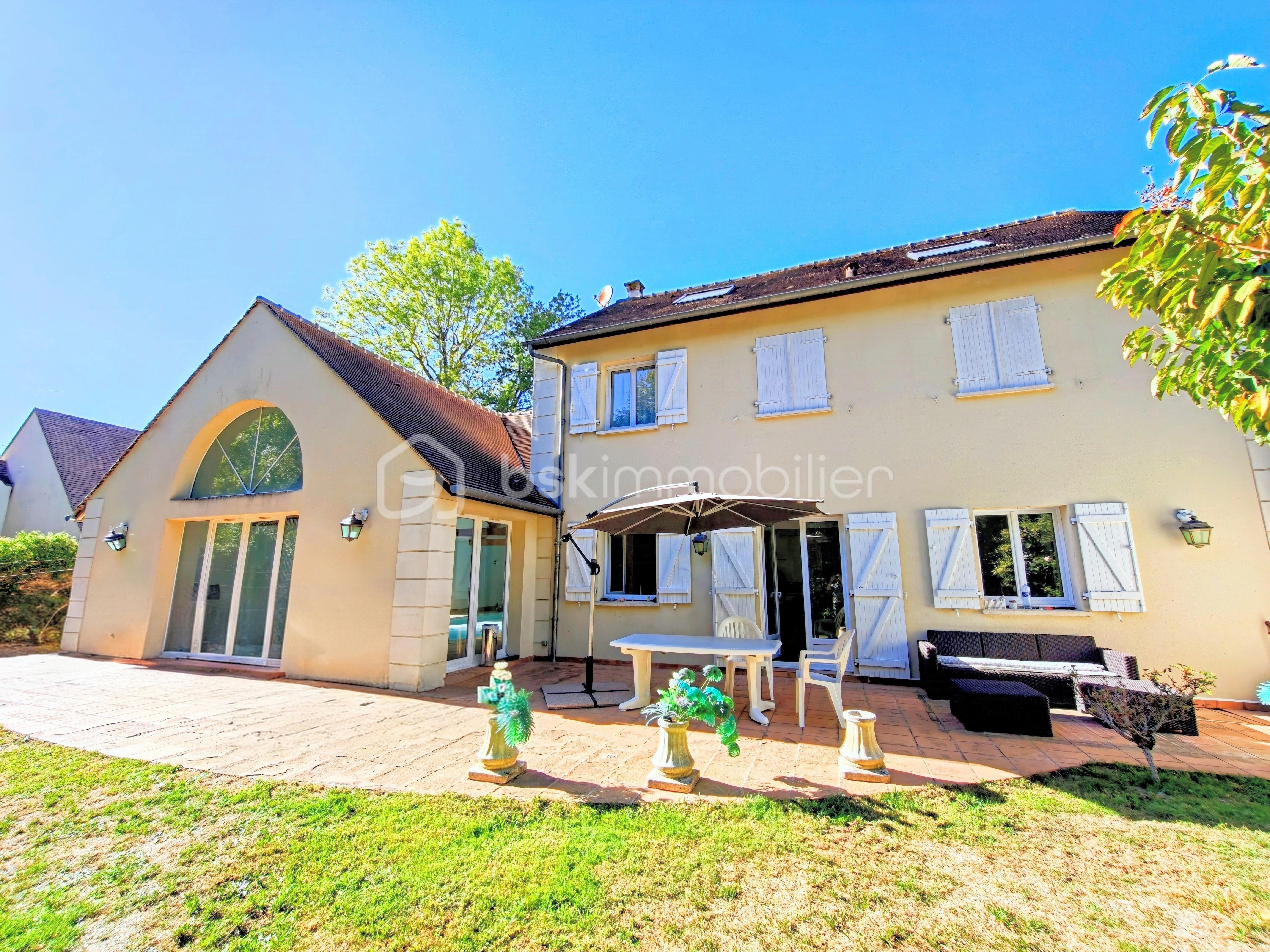 Maison 8 pièces 242 m² · à Jouars-Pontchartrain · 241,8 m² · 595 000 €