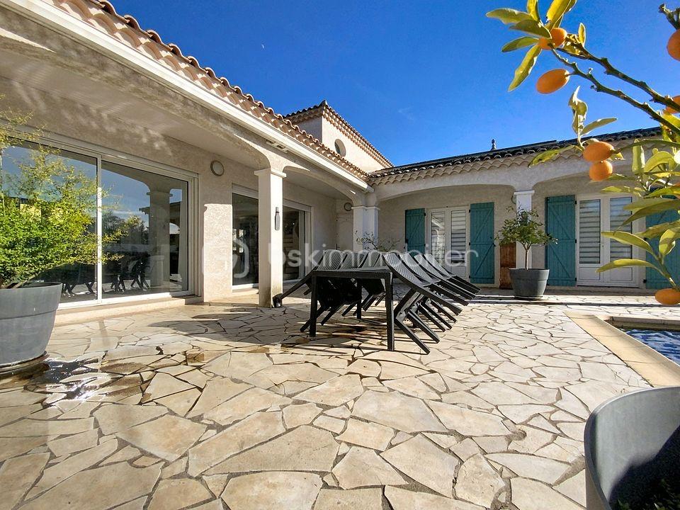 Maison traditionnelle de 180 m² - photo-1769435965.jpg