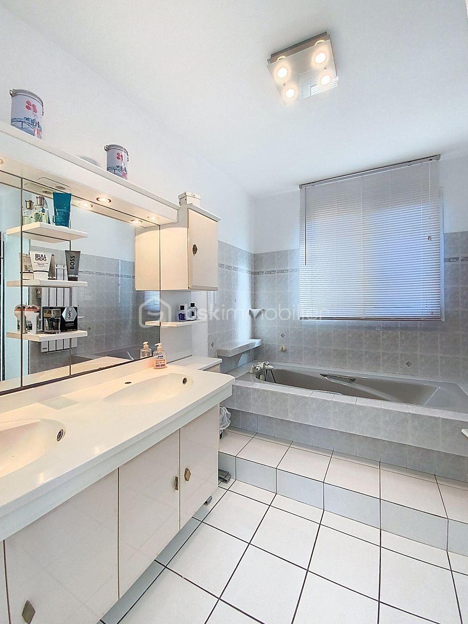 Maison traditionnelle de 180 m² - photo-1769435495.jpg