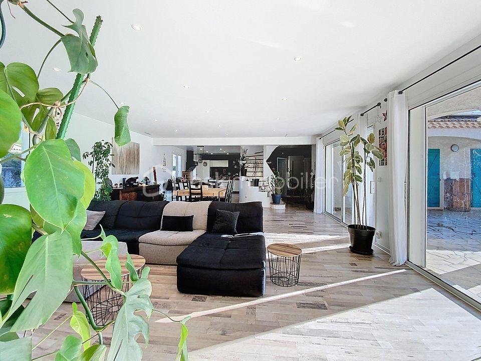 Maison traditionnelle de 180 m² - photo-1769434922.jpg