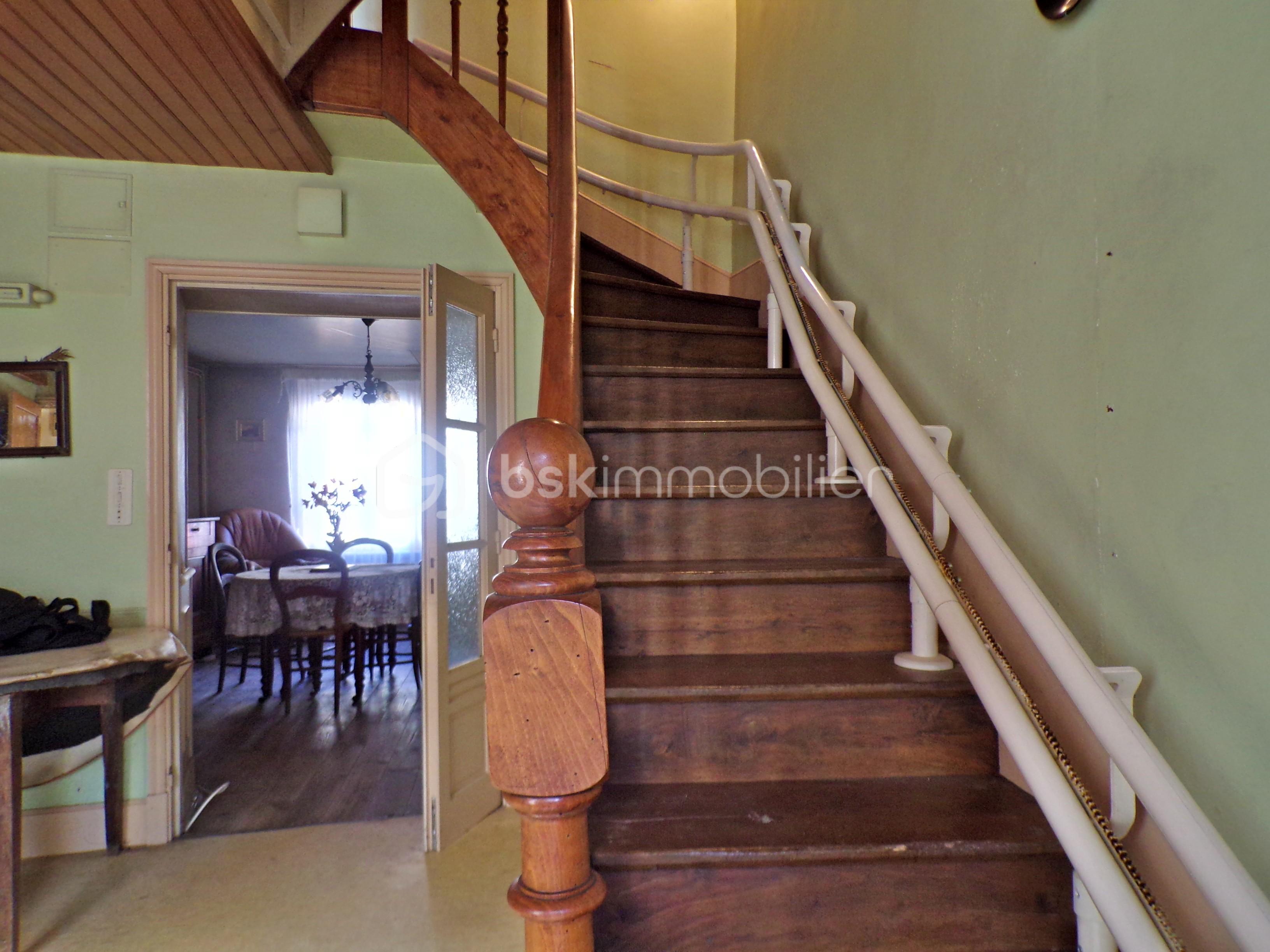 Maison de village de 86 m² - Accès 1er.JPG