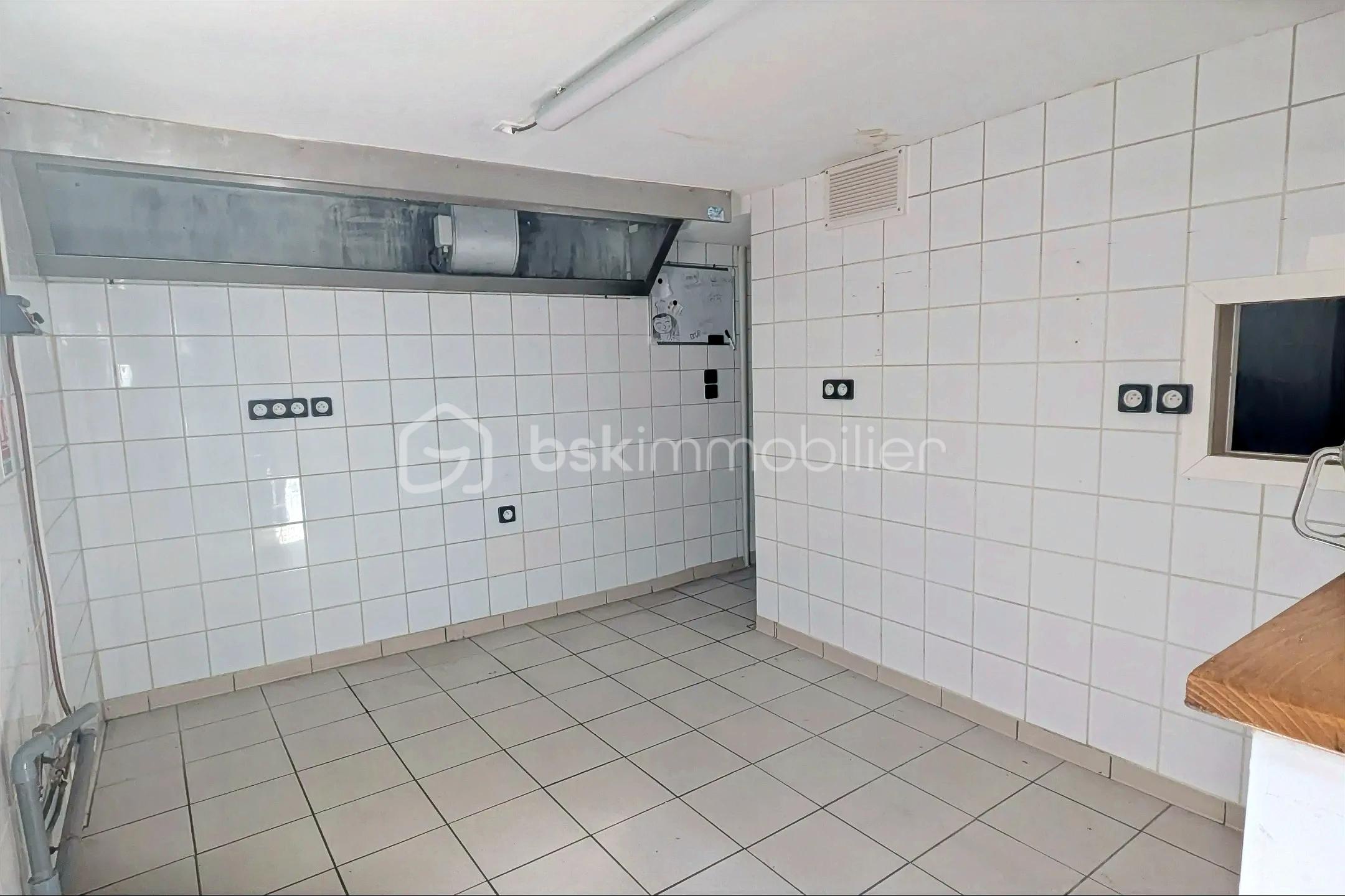 hoqi-9a8cdab87bc345ea8566e4733d711a5f.jpg