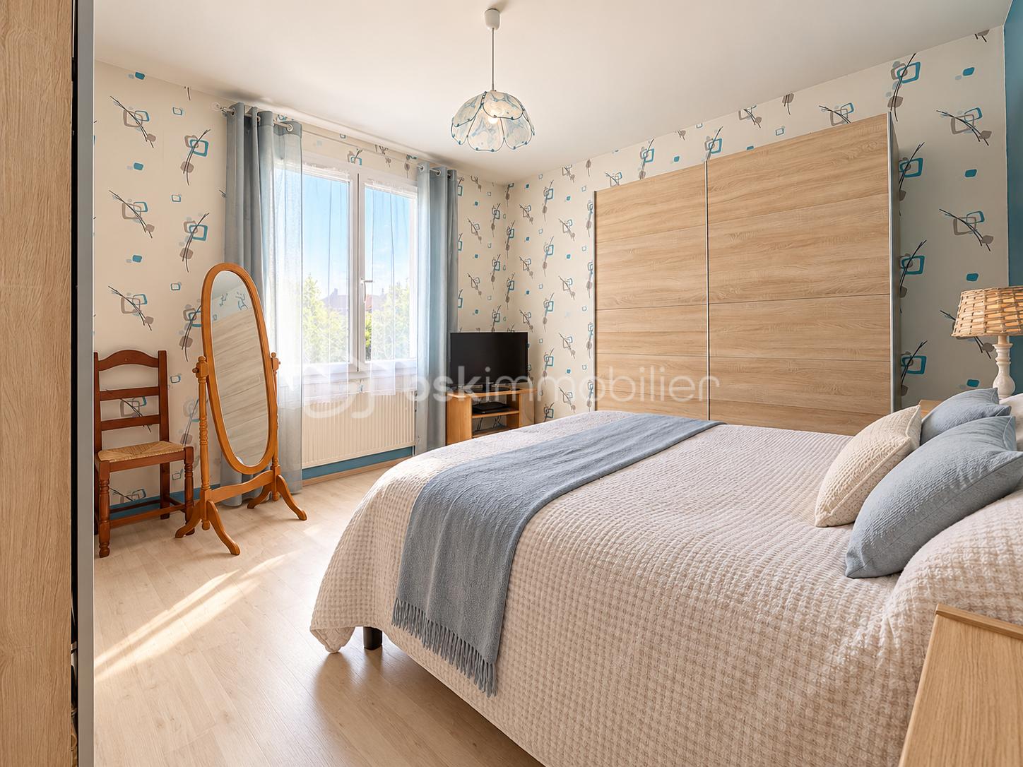 Chambre lumineuse aux tons bleu pastel.png