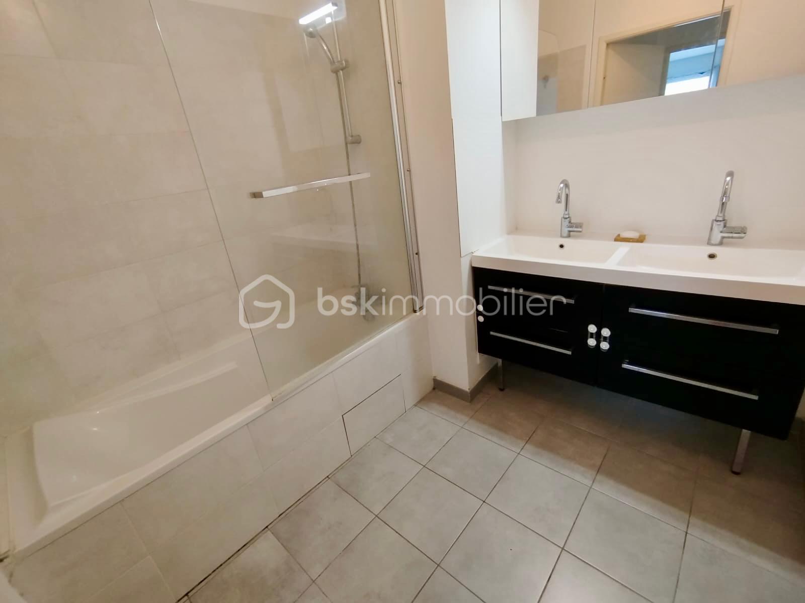 Appartement de 65,79 m² - SDB 2.JPG