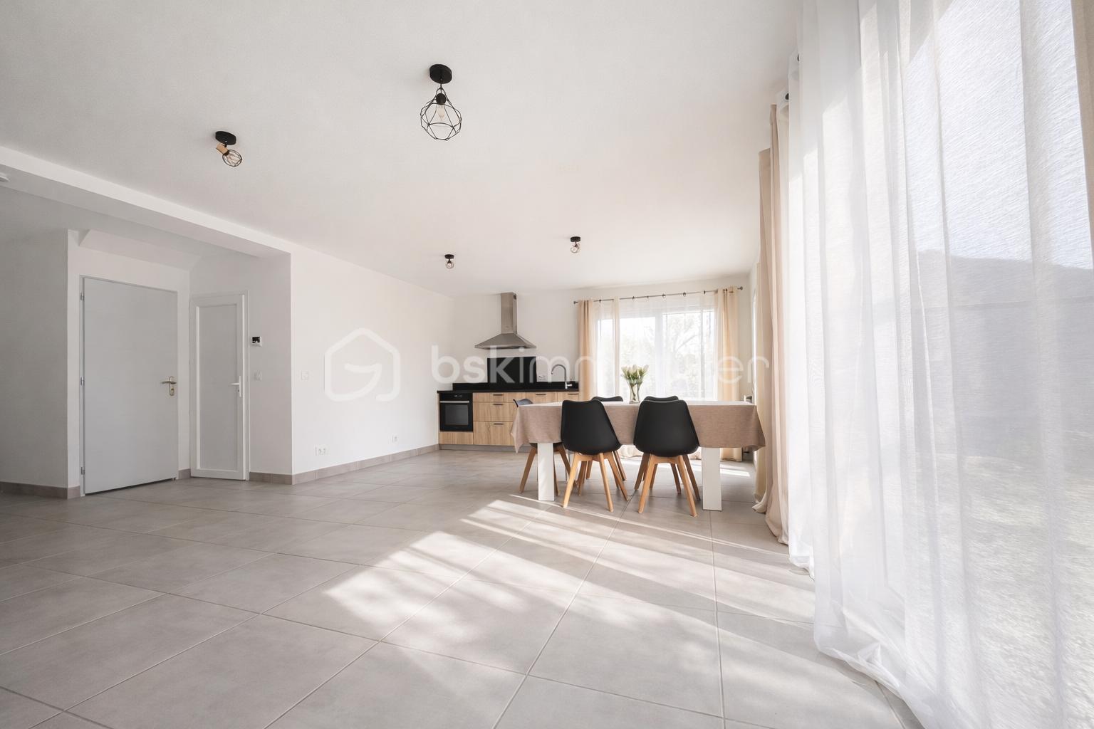 Espace moderne et lumineux avec plantes.png