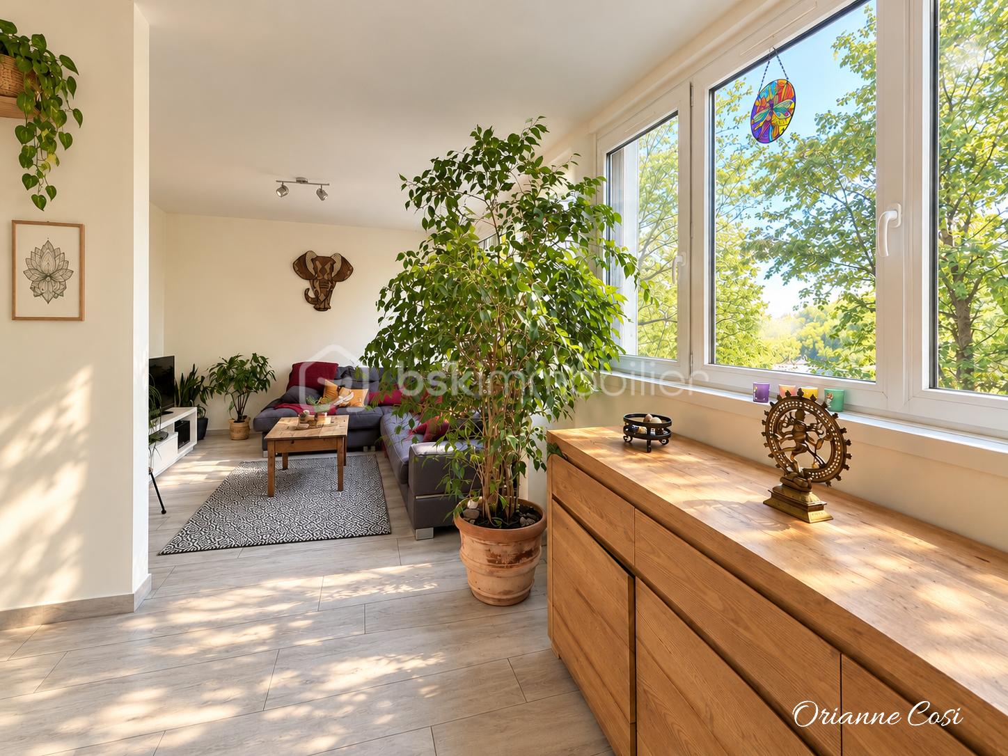 Salon scandinave baigné de soleil.png