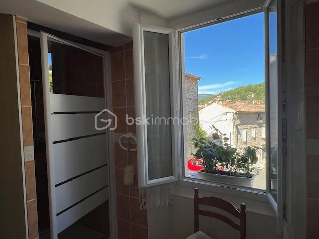 Triplex de 71 m² - DOUCHE - FENETRE SDB 1 er.jpg