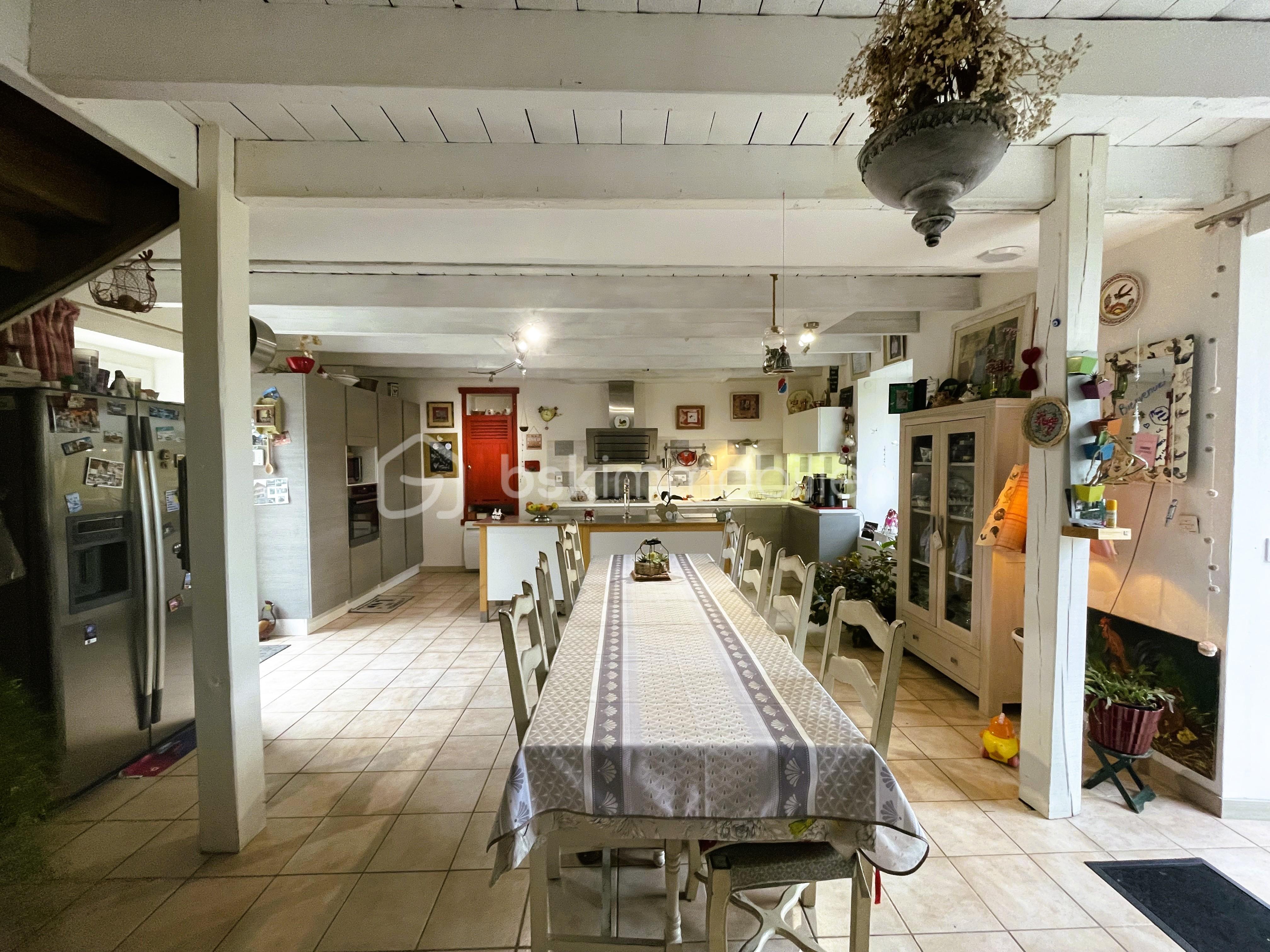 Maison en pierre de 280 m² - piececuisine.jpg