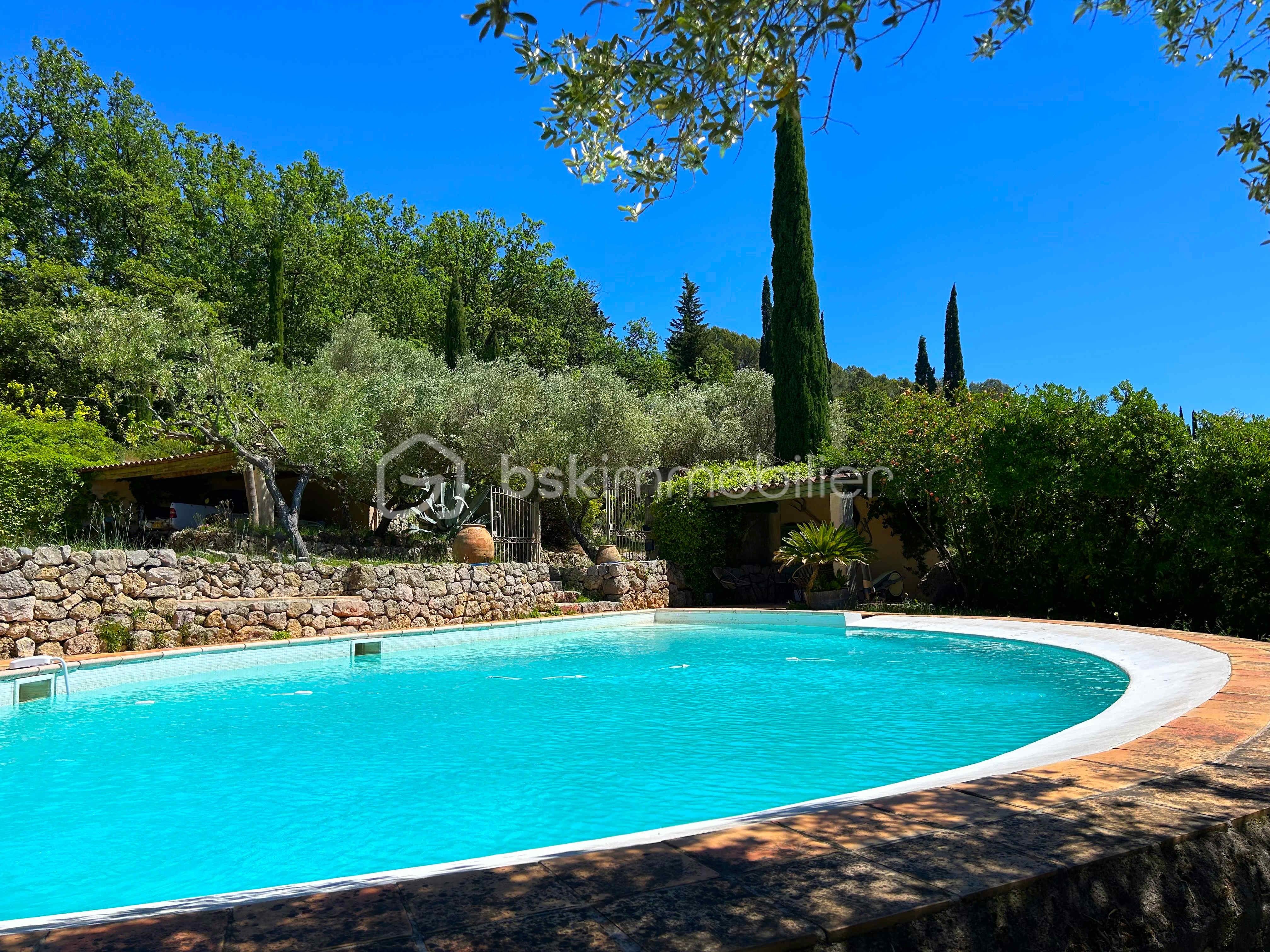 piscine-lorgues.jpg