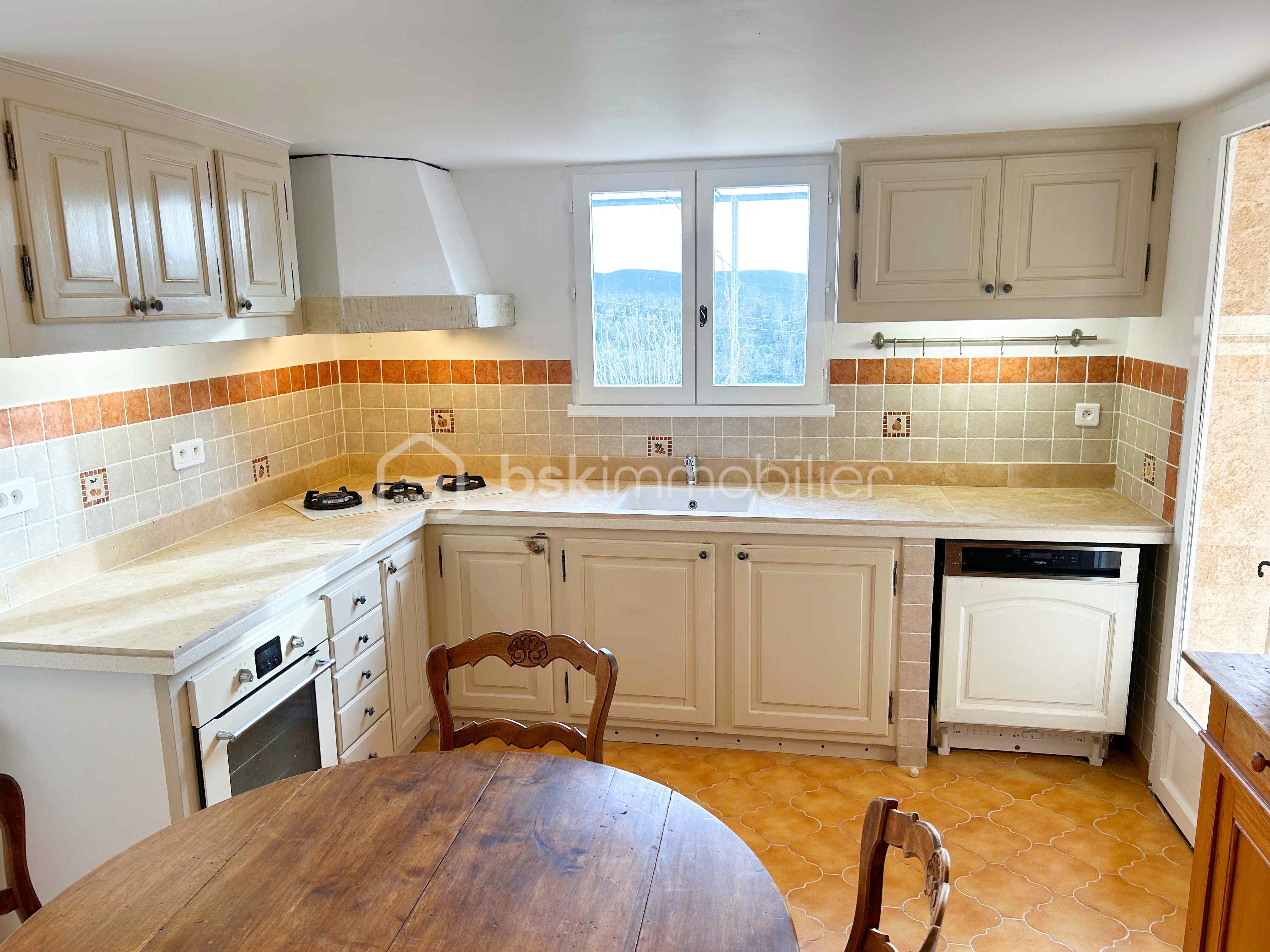 cuisine-equipee-maison-lorgues.jpg