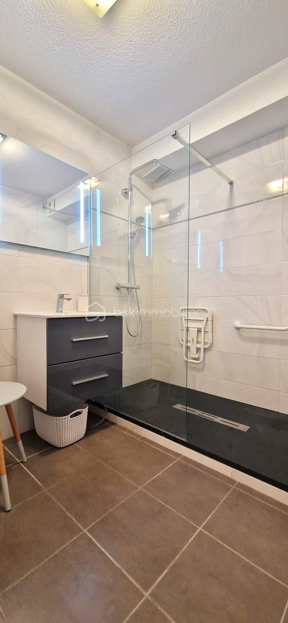 Appartement de 66 m² - SALLE DE DOUCHE.jpeg