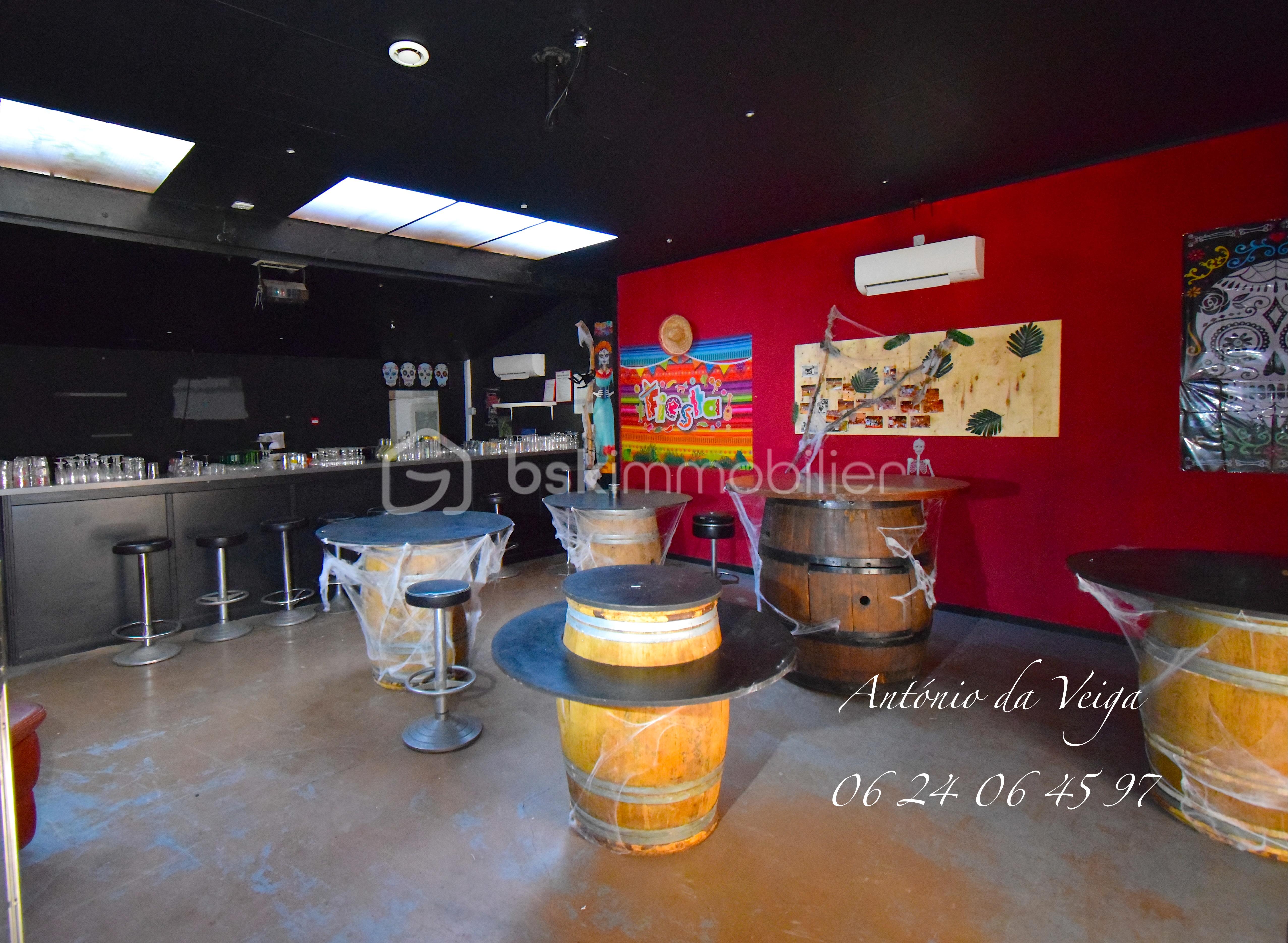 Local d activites de 176 m² - bar 2.JPG