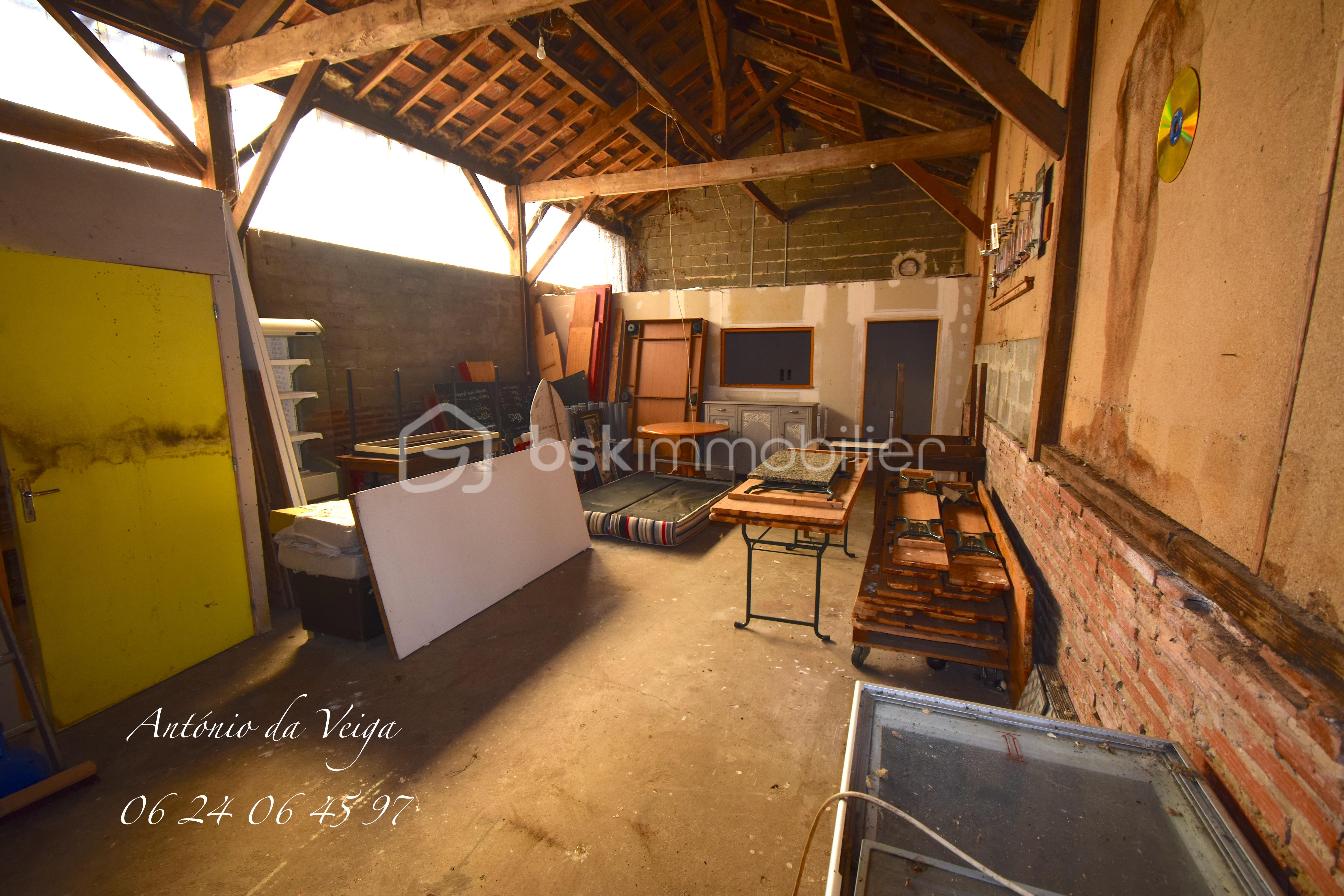 Local d activites de 176 m² - reserve.JPG