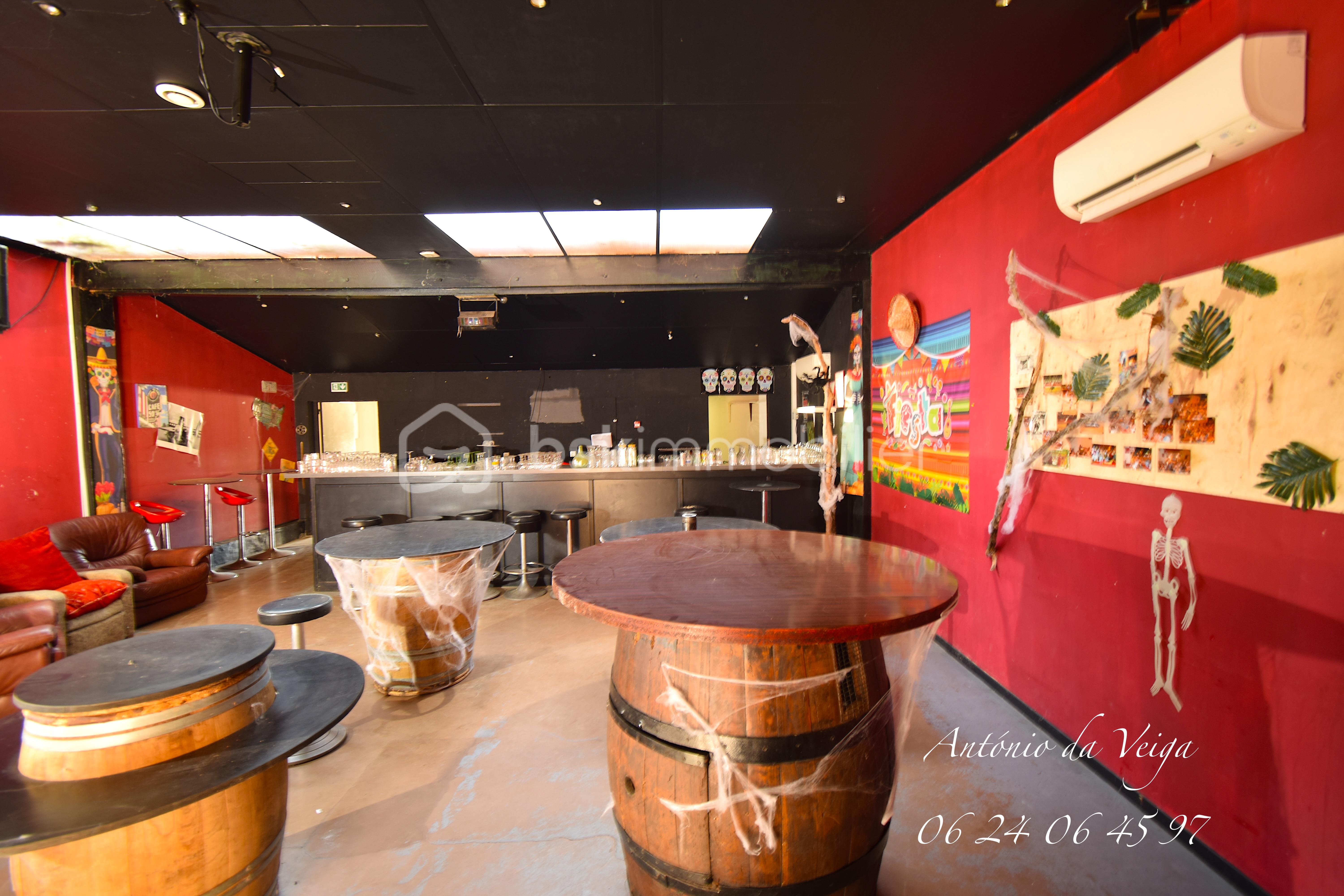 Local d activites de 176 m² - bar.JPG