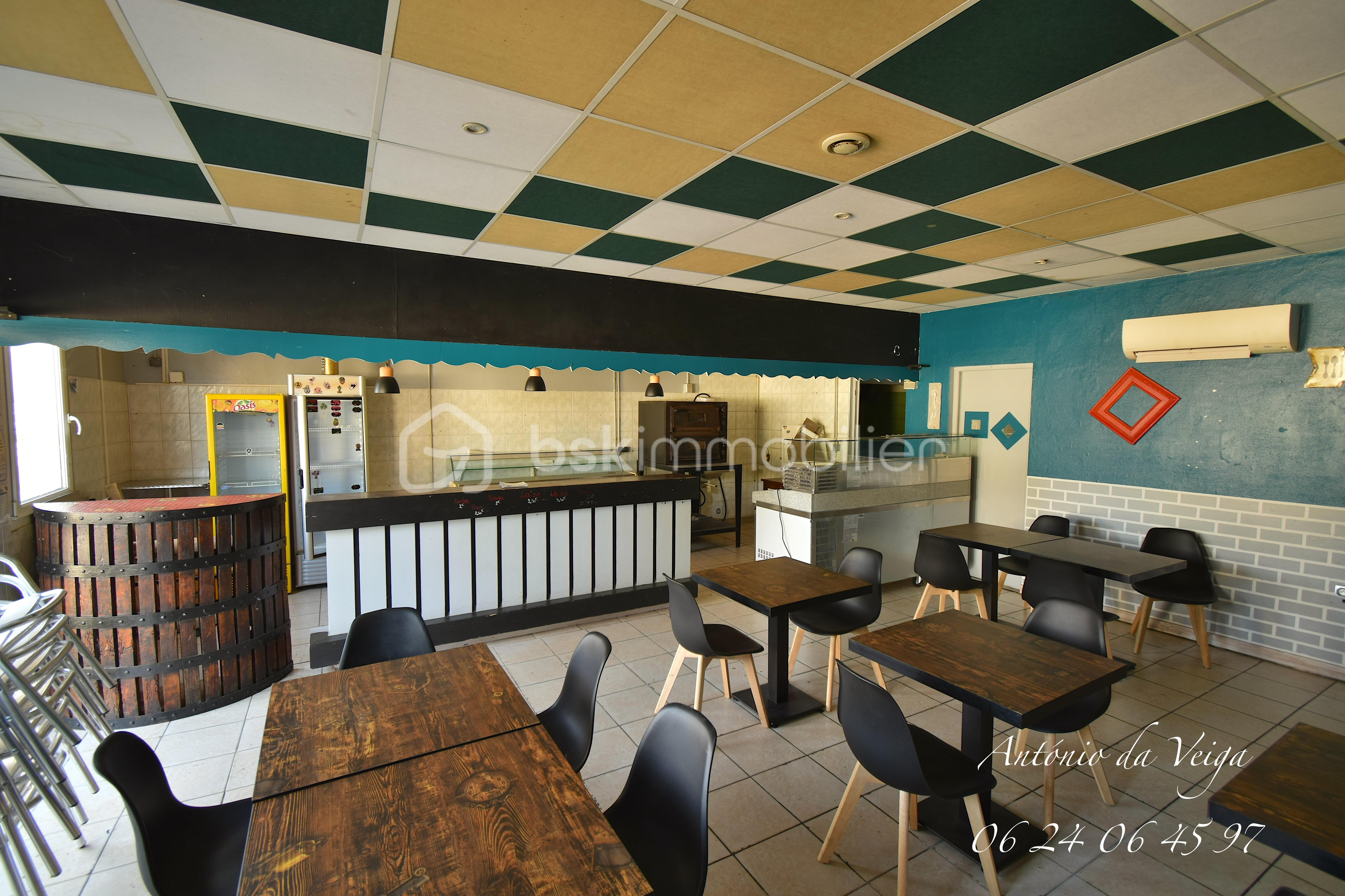 Local d activites de 176 m² - salle.JPG