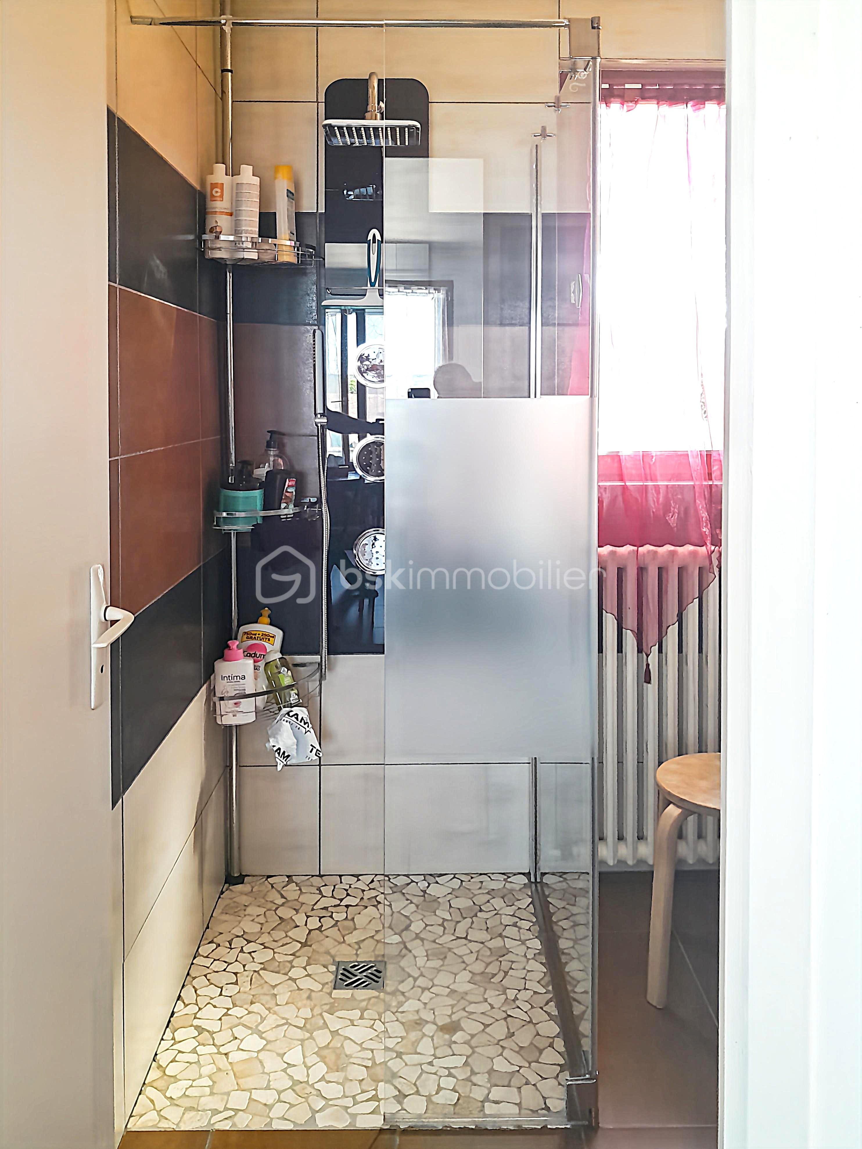 Maison de 60 m² - douche.jpg