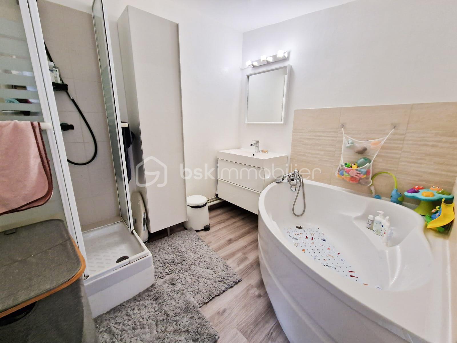 Maison traditionnelle de 78 m² - SDB .jpg
