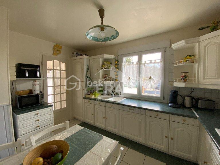 Maison de 831 m² - Cuisine.jpg
