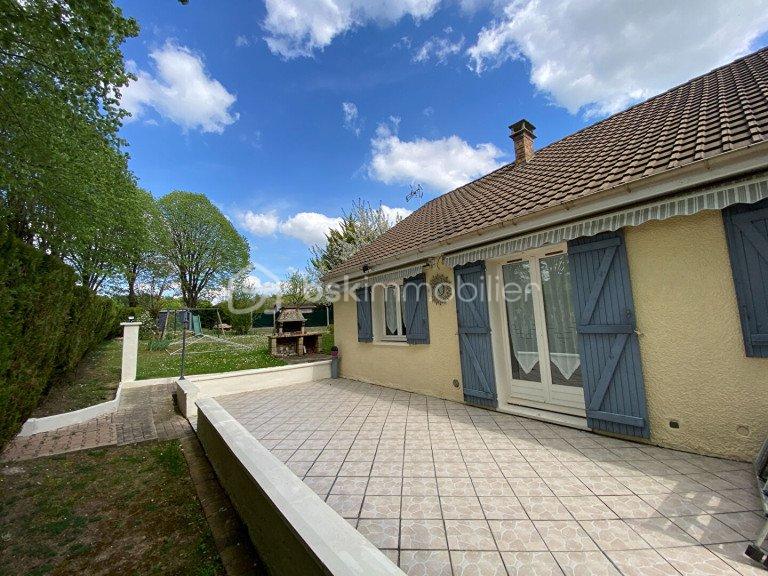 Maison de 831 m² - Véranda côté Derrière maison.jpg